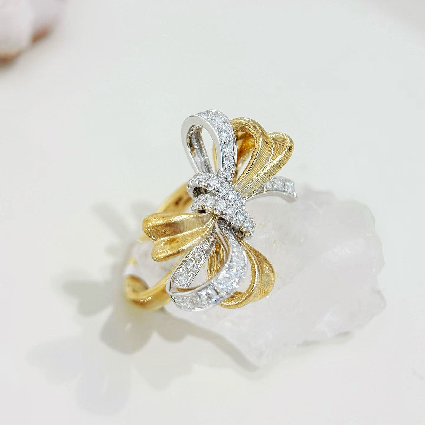 Butterfly 18k Gold Diamond Ring (Item No. VT479)