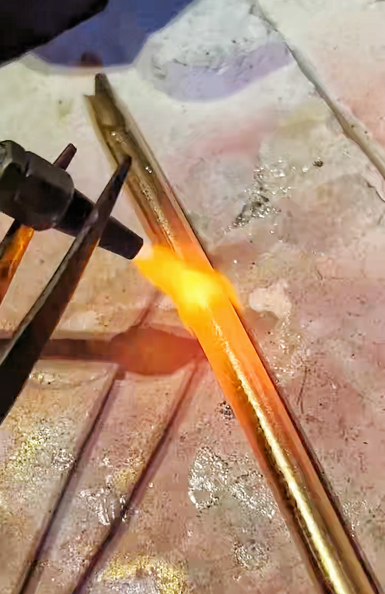 Hollow 24K Gold Bangle (Item No. GB0026)