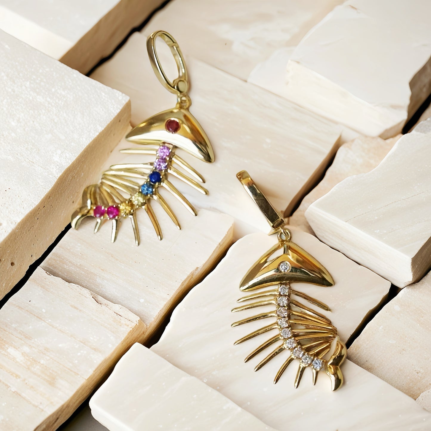 Finish 18k Gold Diamond Sapphire Pendant (Item No. VT173)