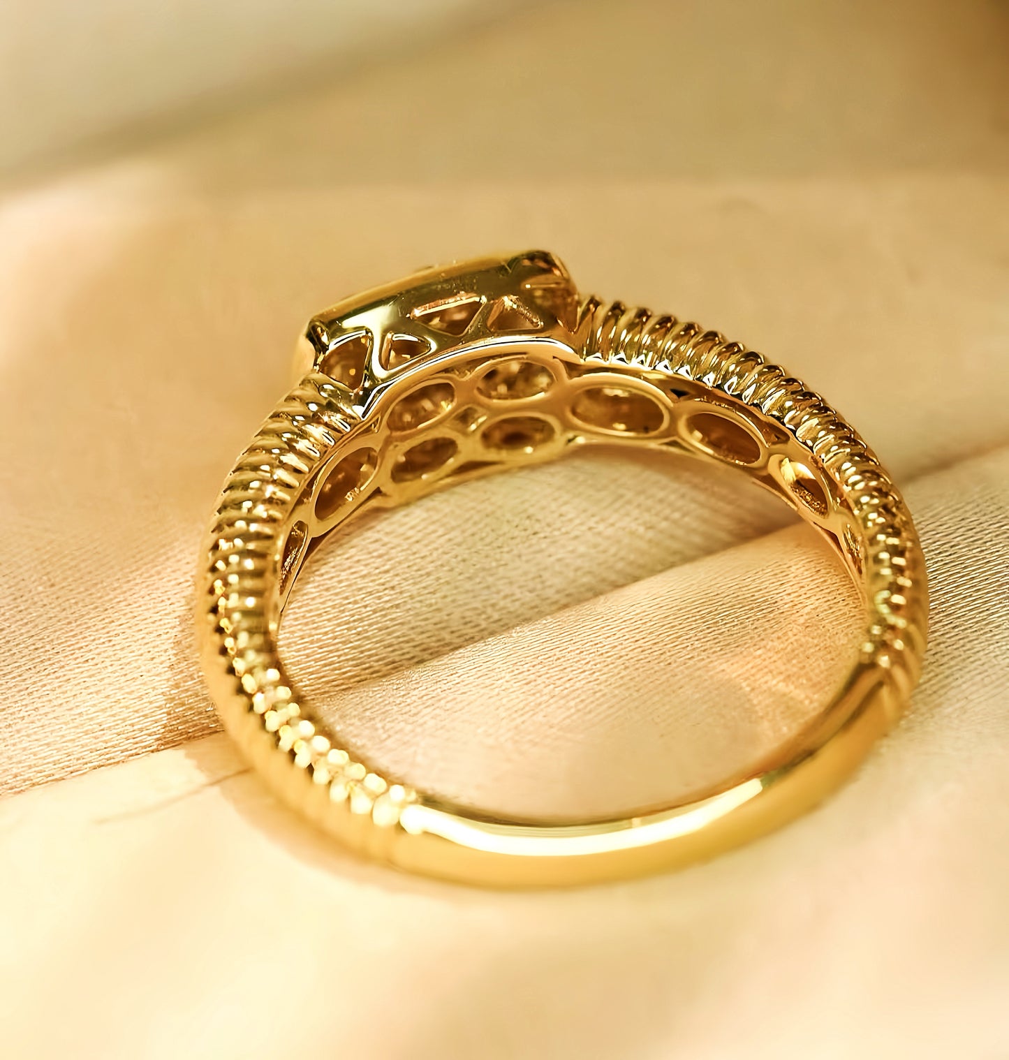 Vintage 18k Gold Diamond Ring (Item No. VT188)