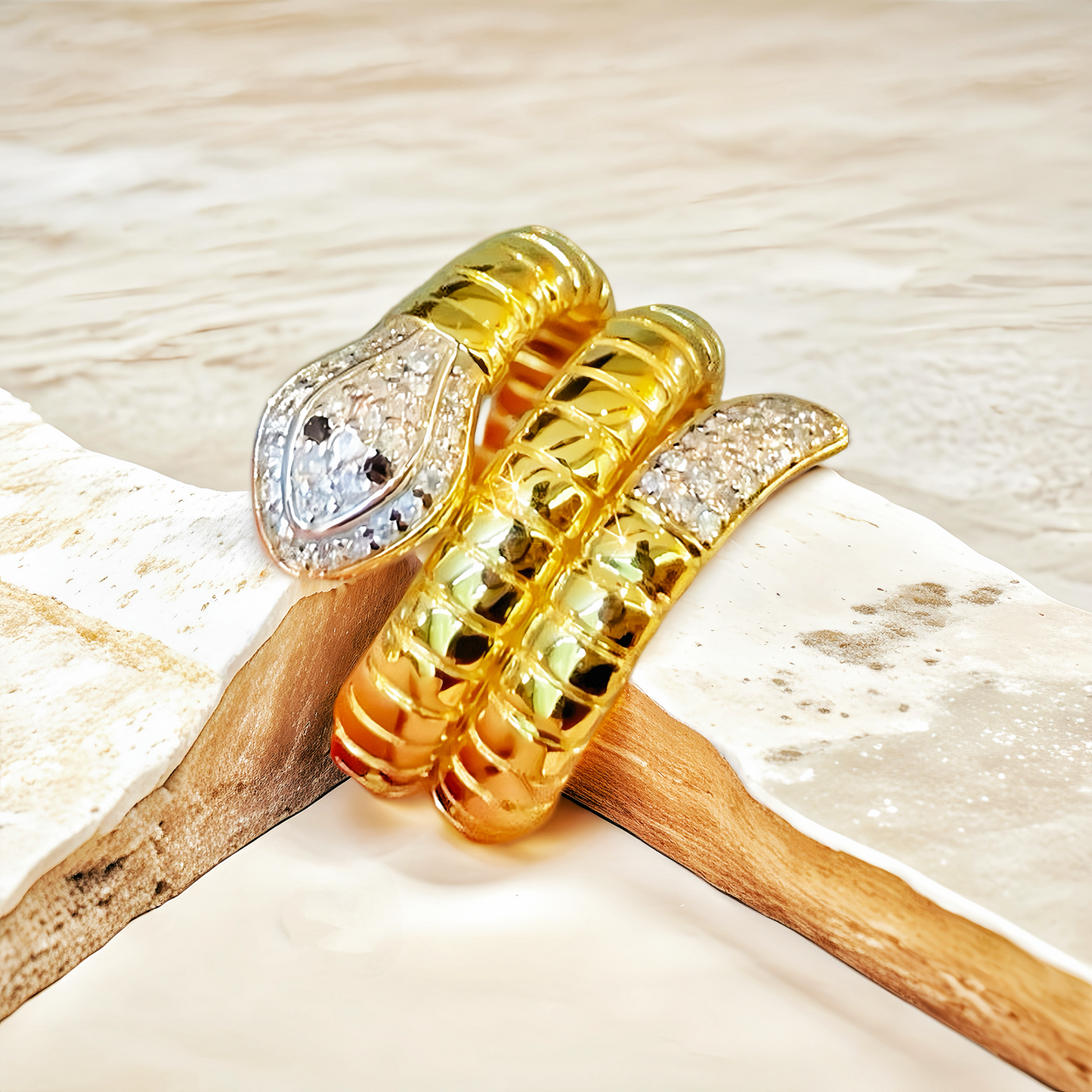 Snake 18k Gold Diamond Ring (Item No. VT248)