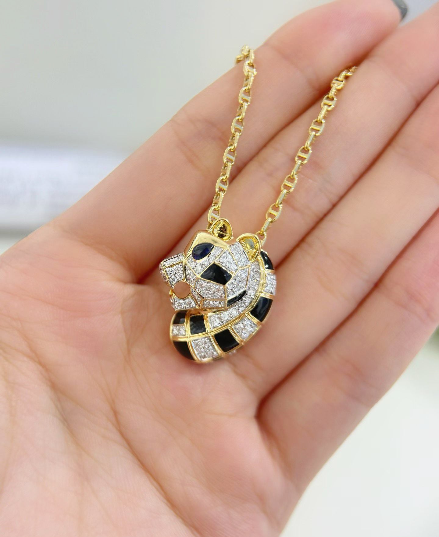 Leopard 18k Gold Diamond Pendant (Item No. VT466)