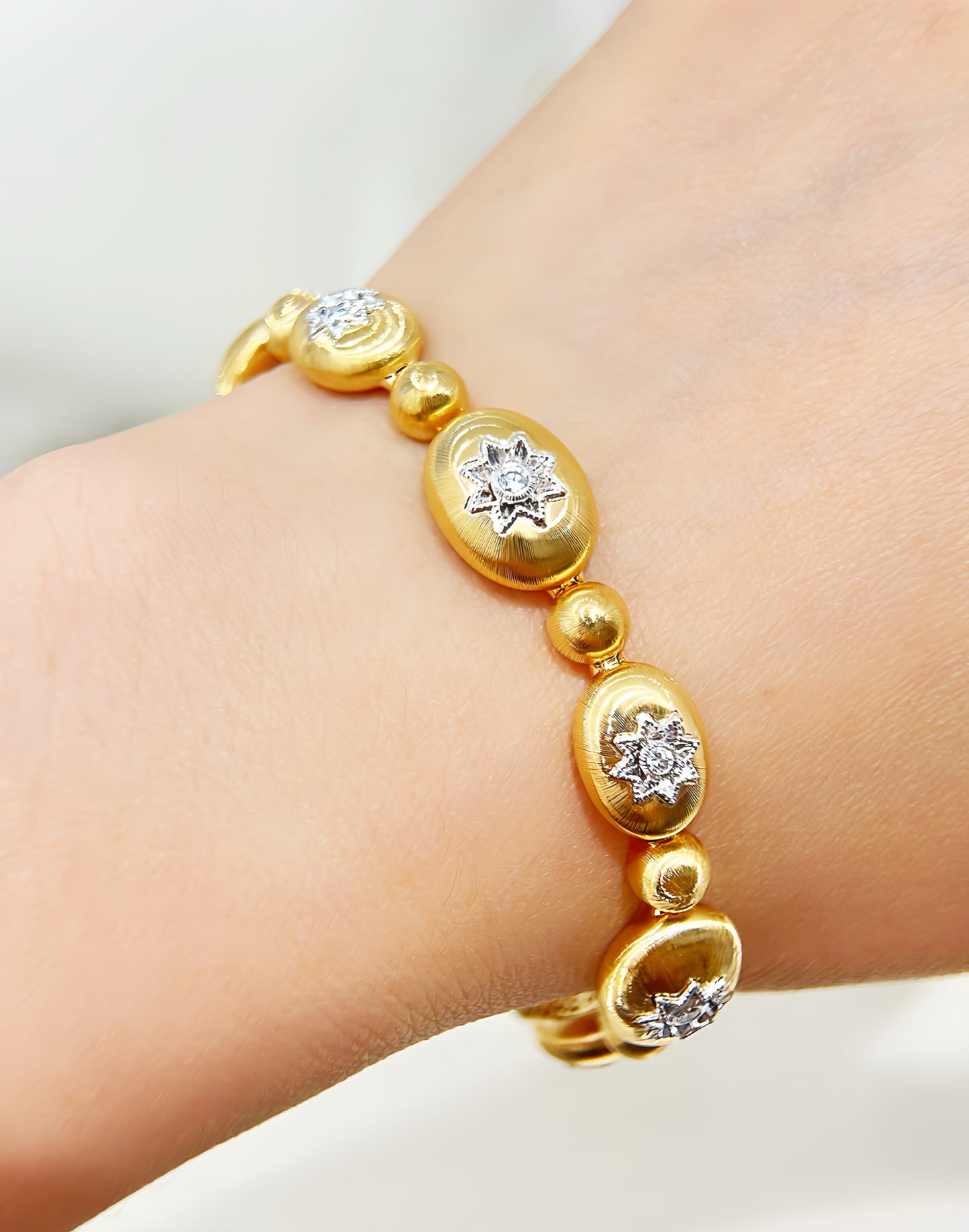 Vintage 18k Gold Diamond Bracelet (Item No. VT343)