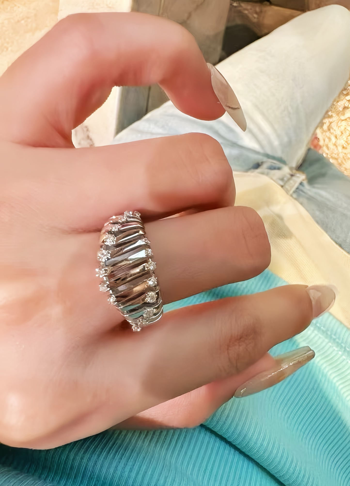 Harp 18k Gold Diamond Ring (Item No. VT008)