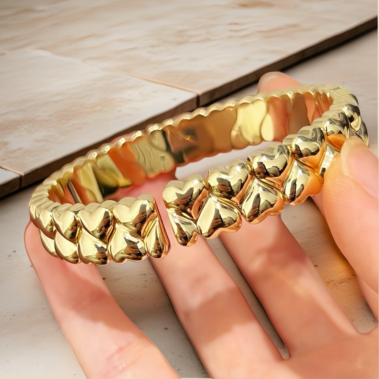 Heart 18k Gold Diamond Bracelet (Item No. VT220)