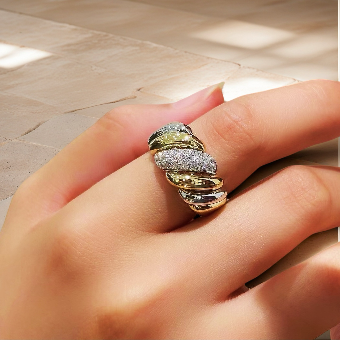 Vintage 18k Gold Diamond Ring (Item No. VT019)