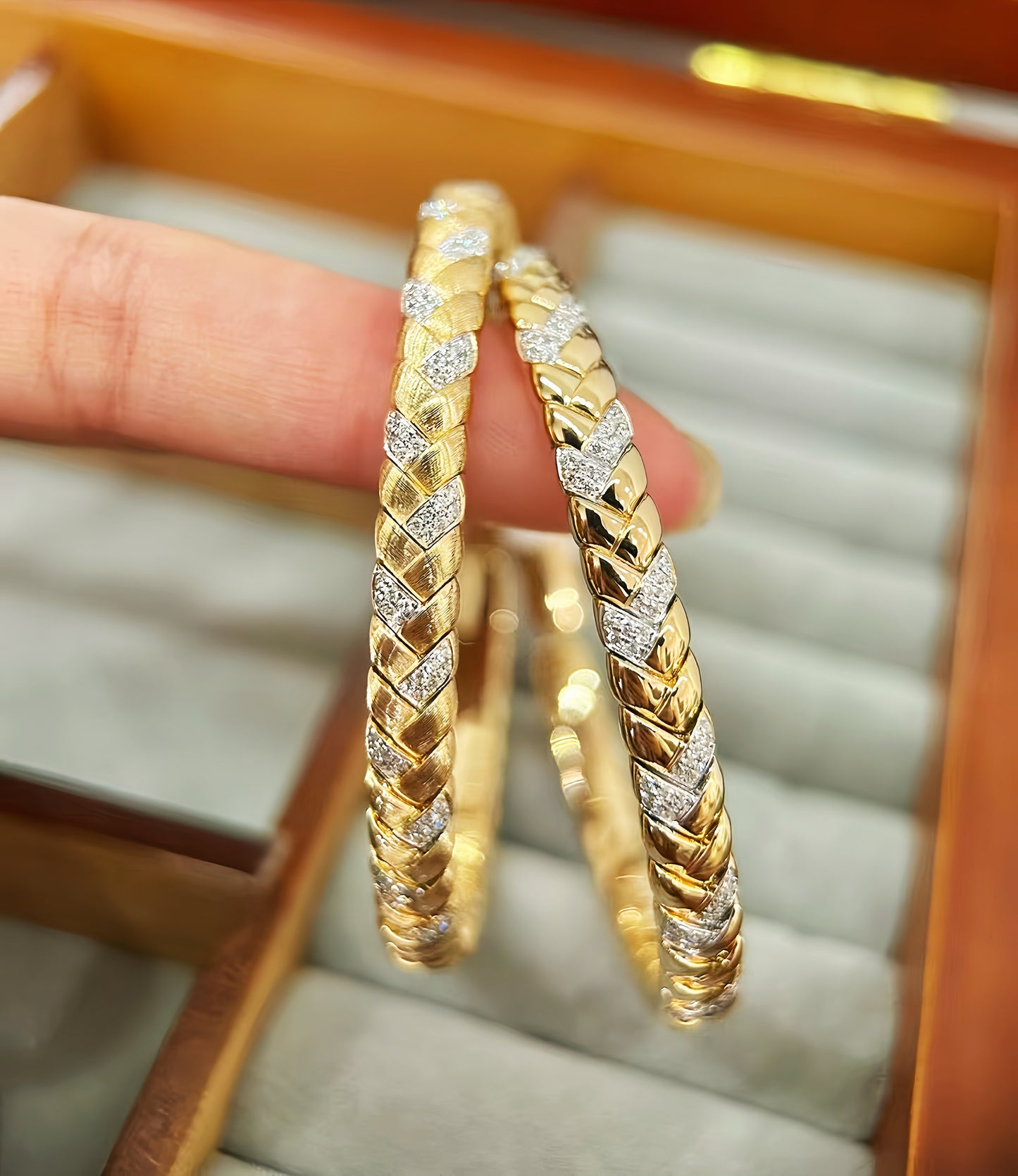 Vintage Rigato Engrave 18k Gold Diamond Bracelet (Item No. VT002)