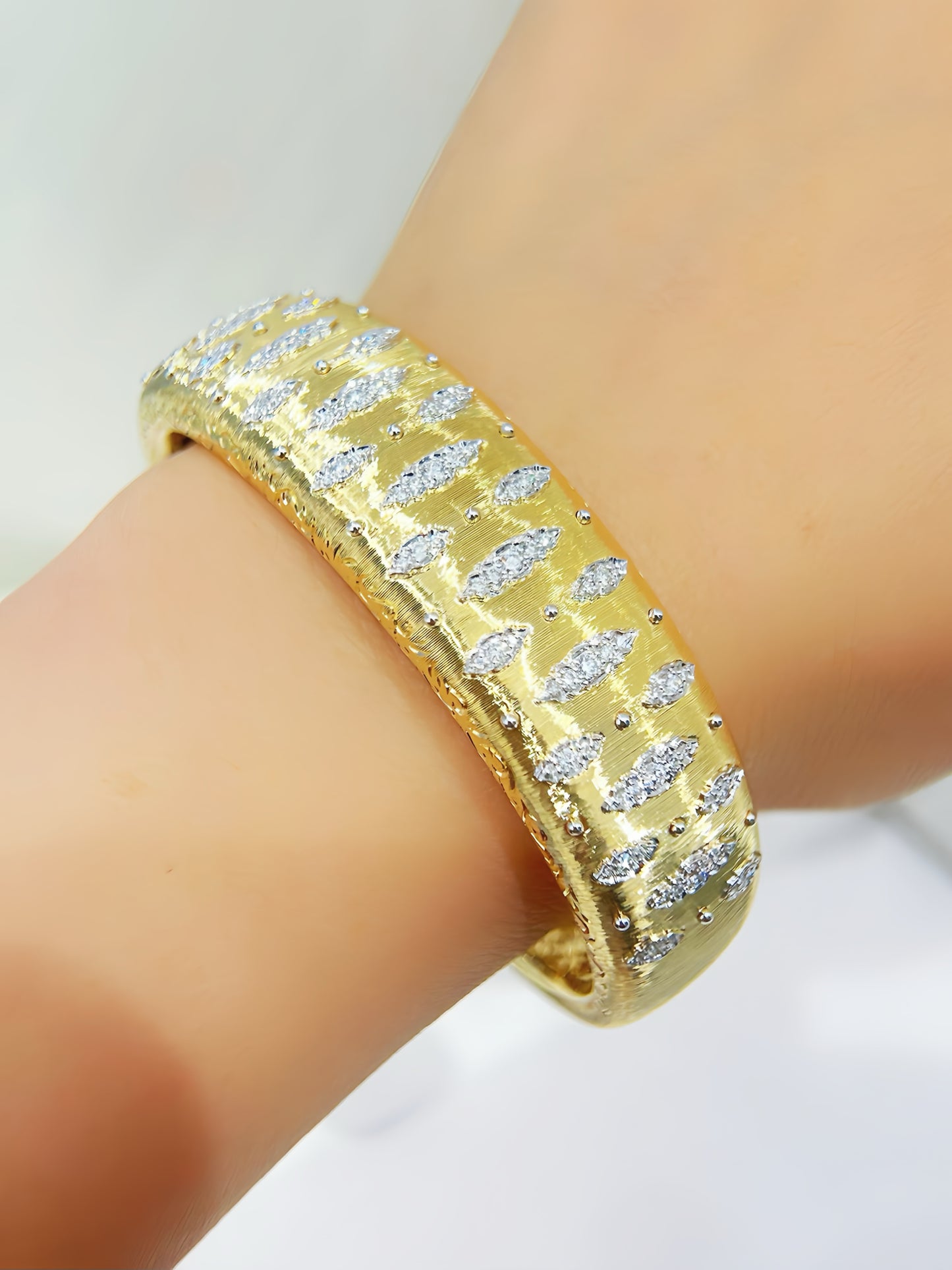 Vintage 18k Gold Diamond Bracelet (Item No. VT350)