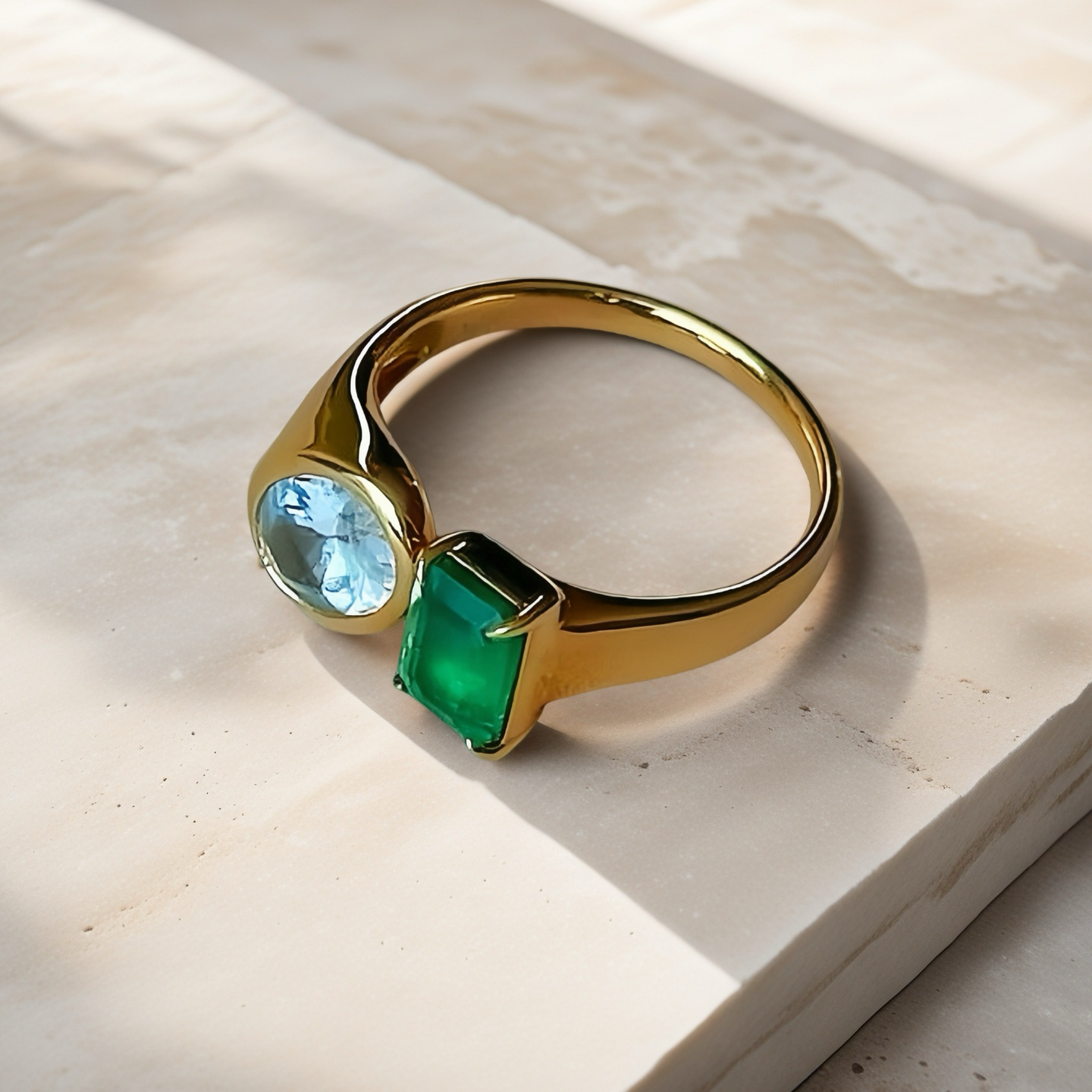 Toi et Moi 18k Gold Sahpire Emerald Ring (Item No. VT039)