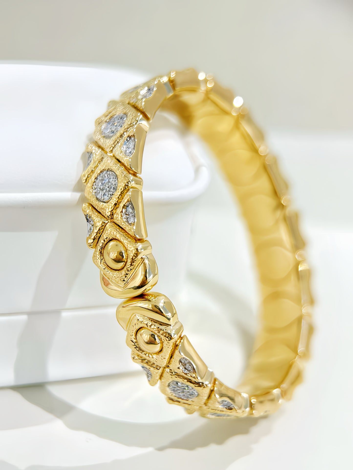 Vintage 18k Gold Diamond Bracelet (Item No. VT345)