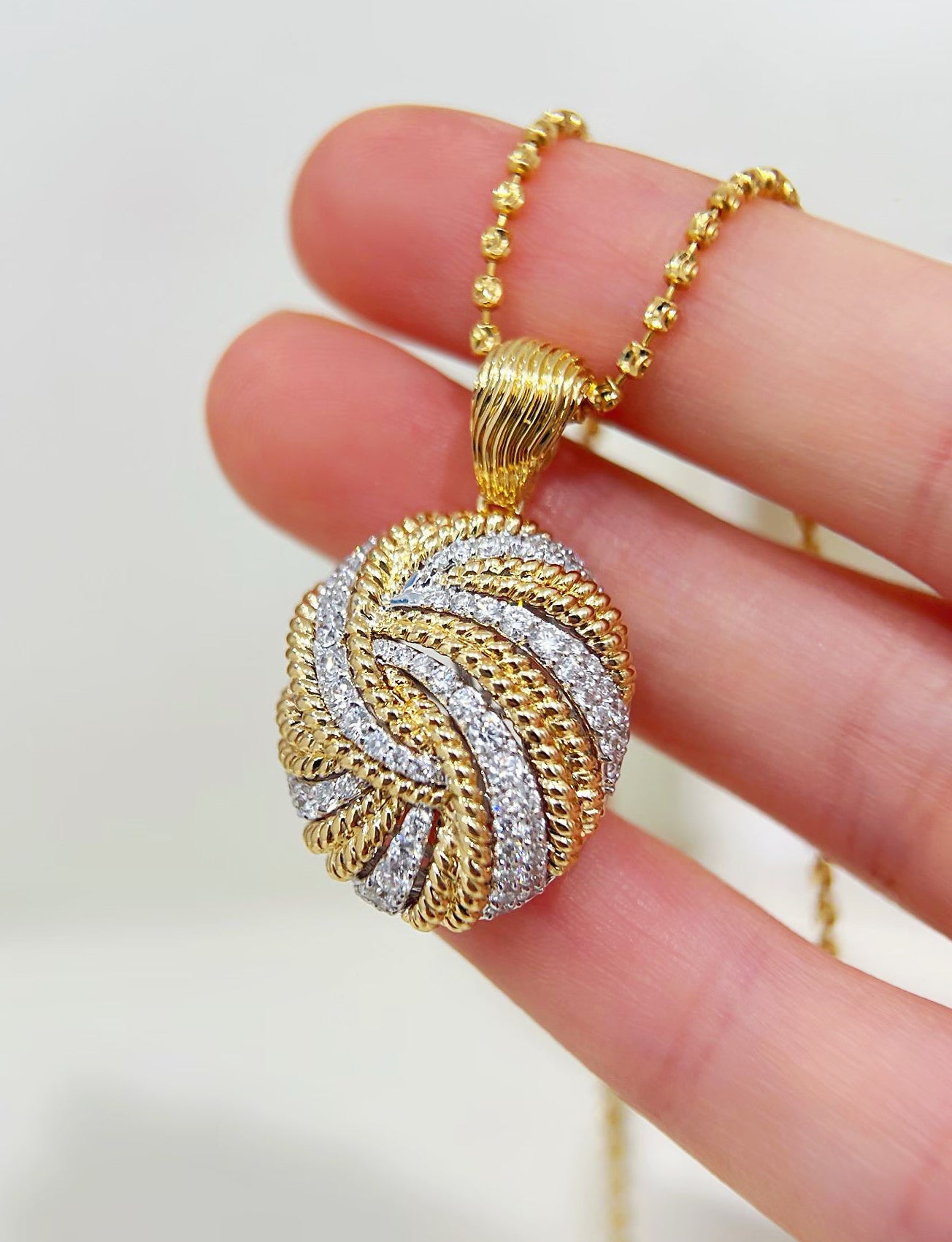 Vintage 18k Gold Diamond Pendant (Item No. VT483)