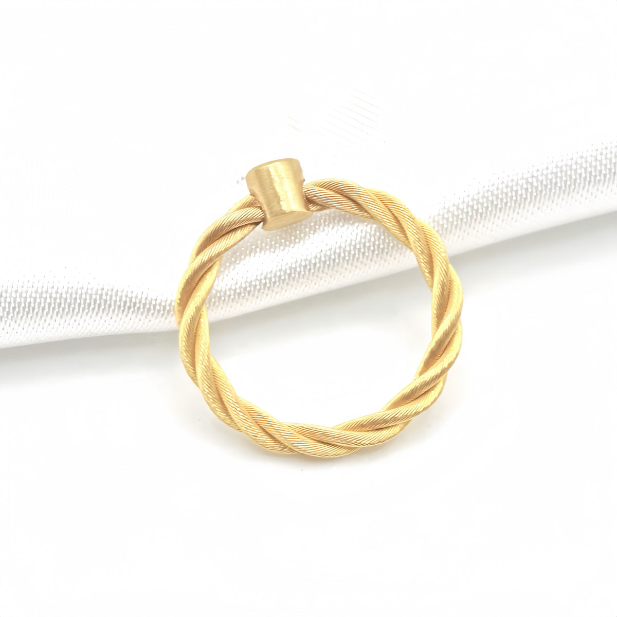 Twisted 18k Gold Diamond Ring (Item No. SH071CR)