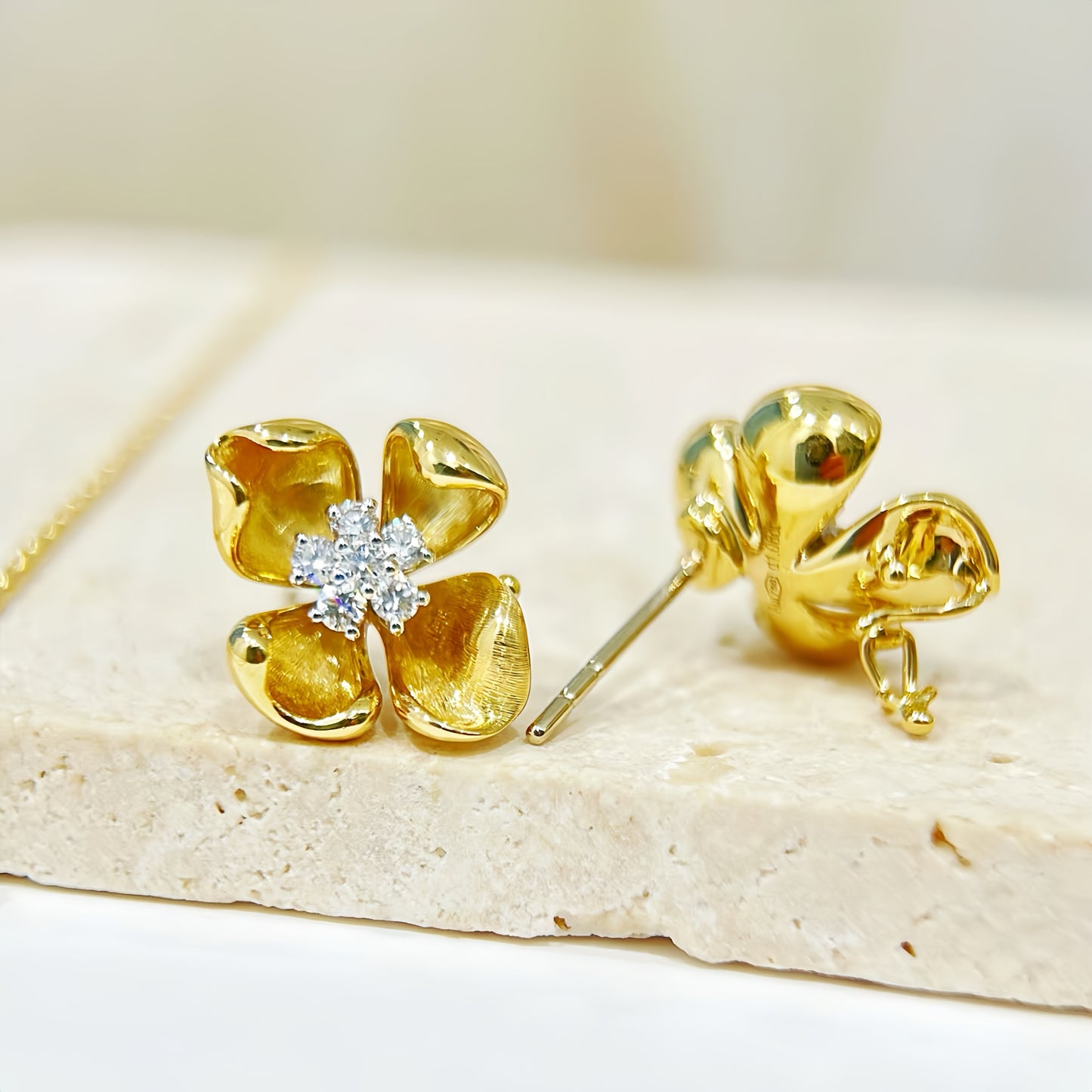 Flower Vintage 18k Gold Diamond Earring (Item No. VT370)