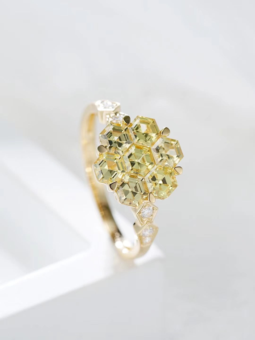 Rainbow Sapphire 18k Gold Ring (Item No. SA064)