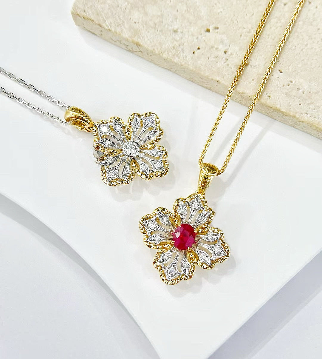 Vintage Four Leaf Clover 18k Gold Diamond Pendant (Item No. VT254)