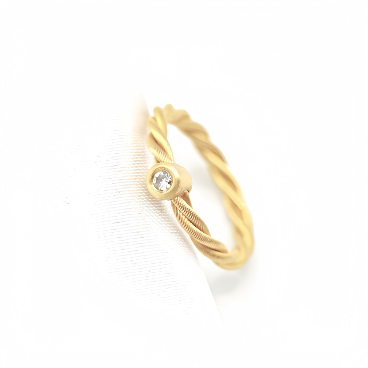 Twisted 18k Gold Diamond Ring (Item No. SH071CR)