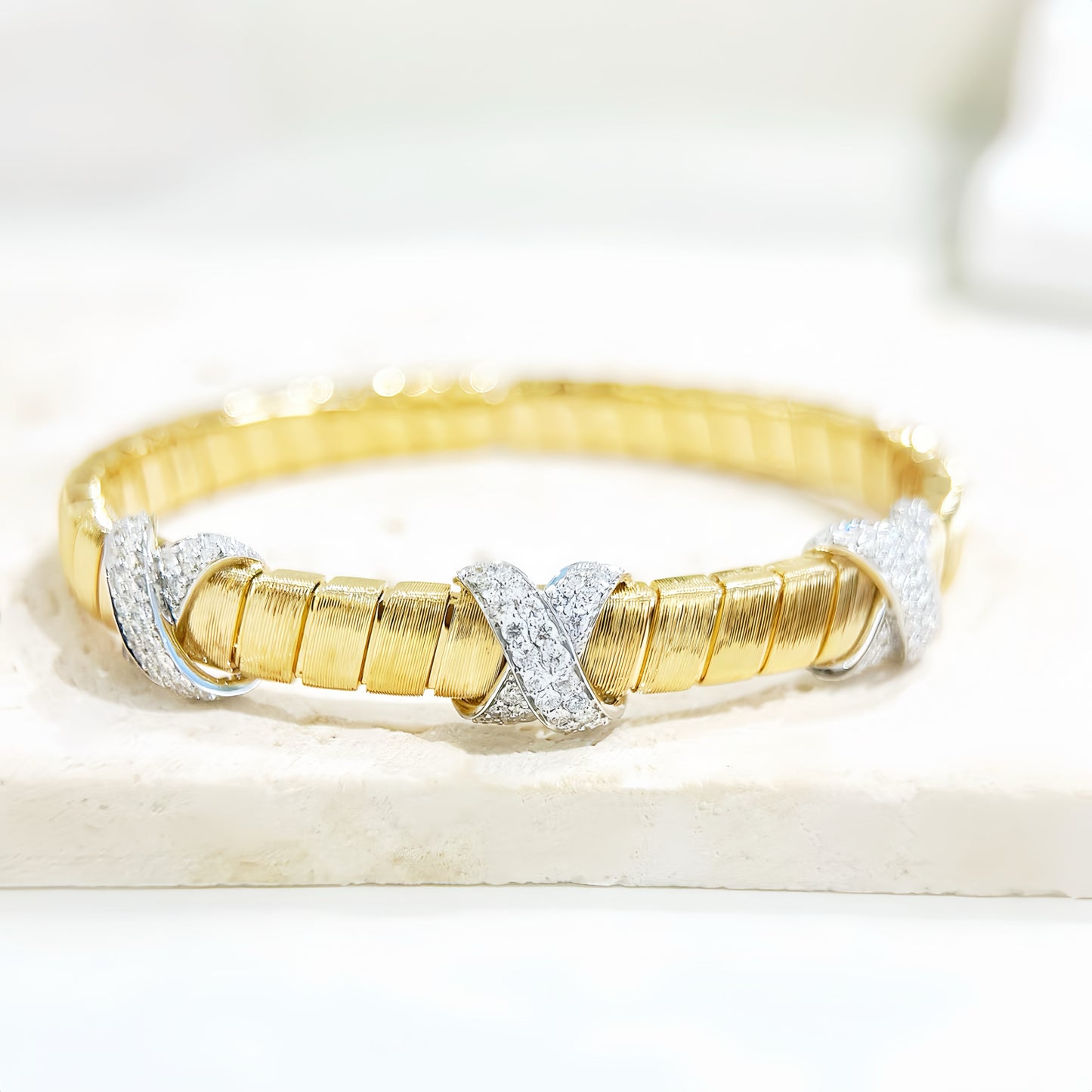 Weaving Vintage 18k Gold Diamond Bracelet (Item No. VT340)