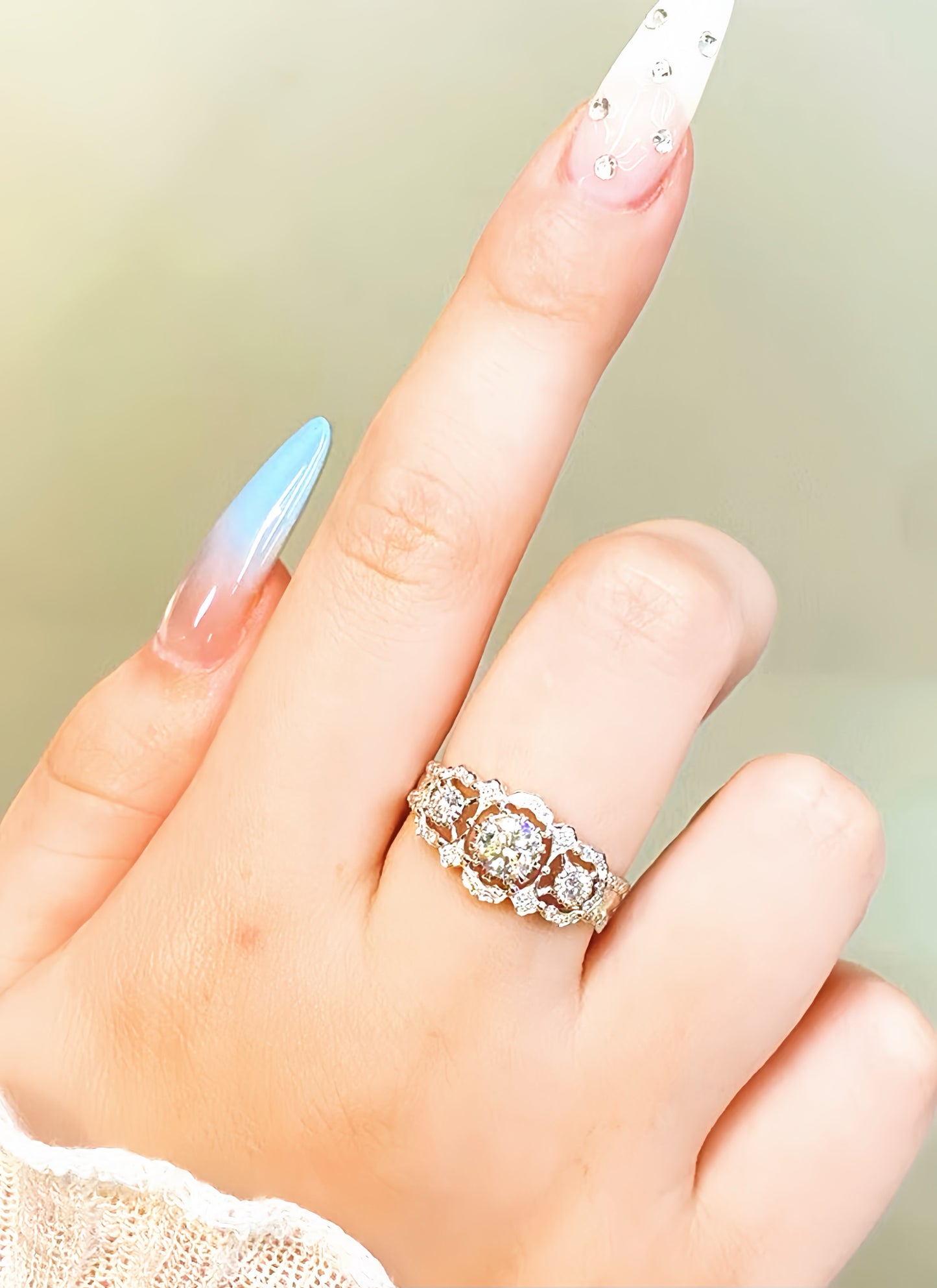 Vintage Lace 18k Gold Diamond Ring (Item No. VT045)