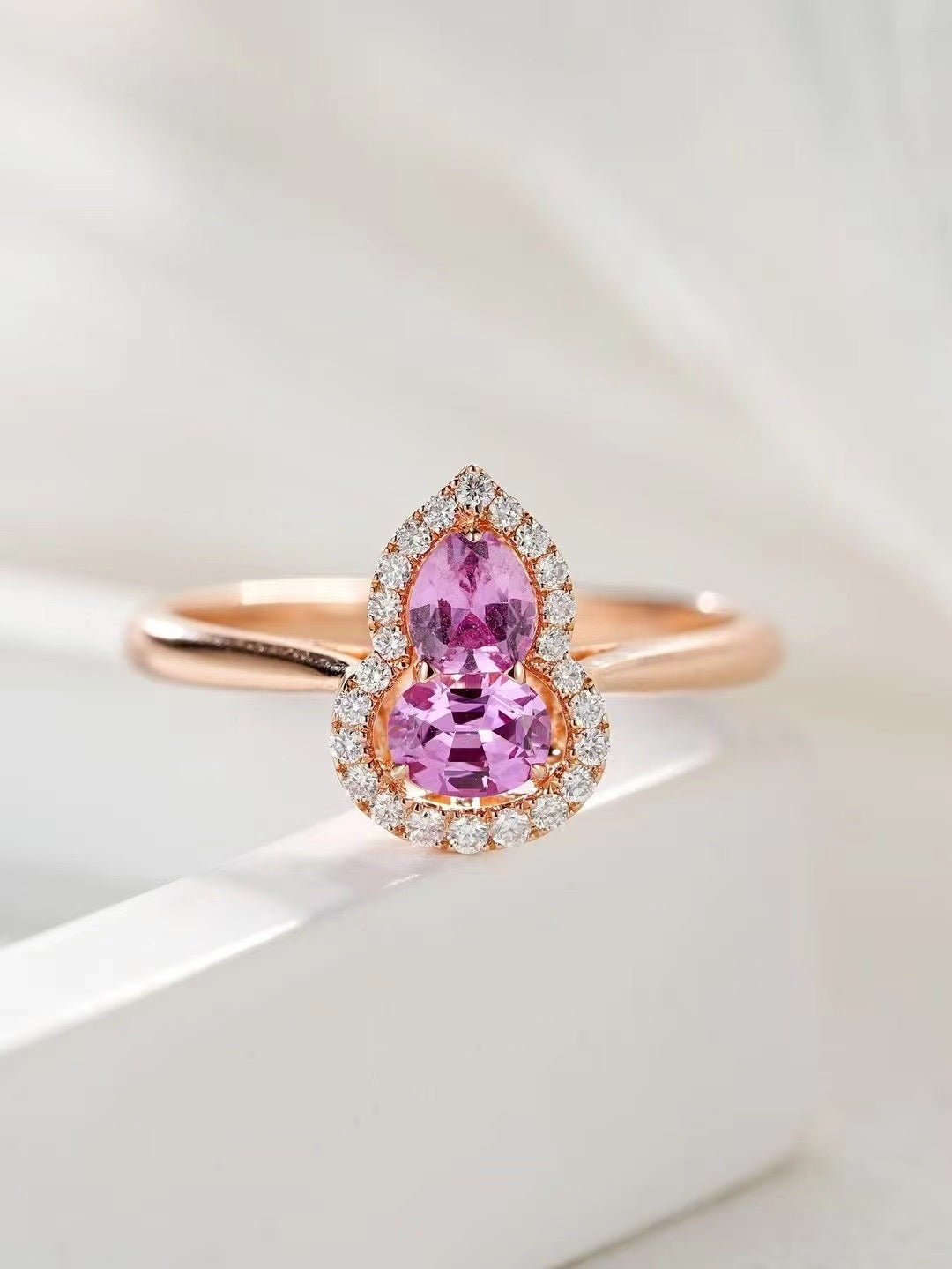 Rainbow Sapphire 18k Gold Ring (Item No. SA068)