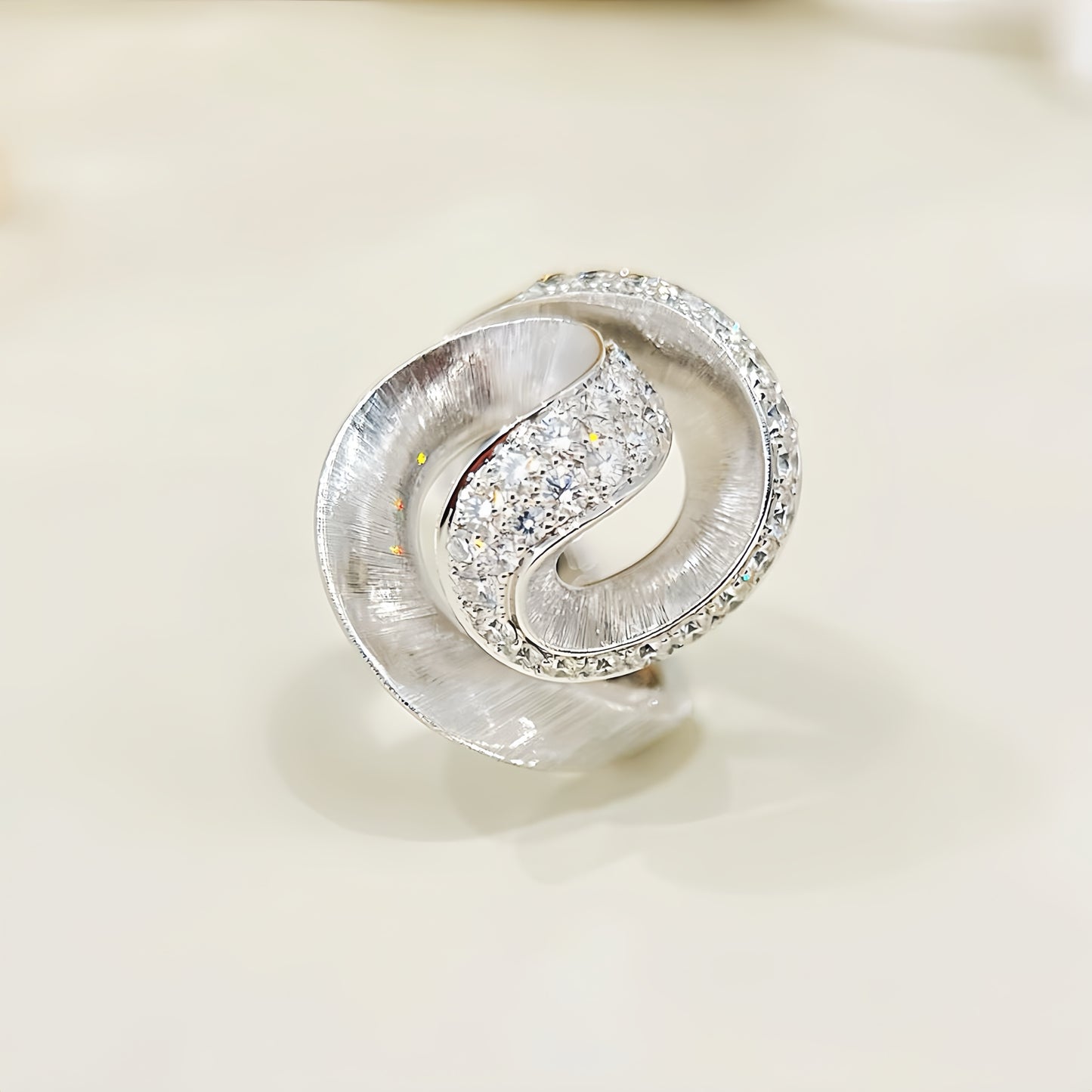 Dual Flow 18k Gold Diamond Ring (Item No. VT 279)
