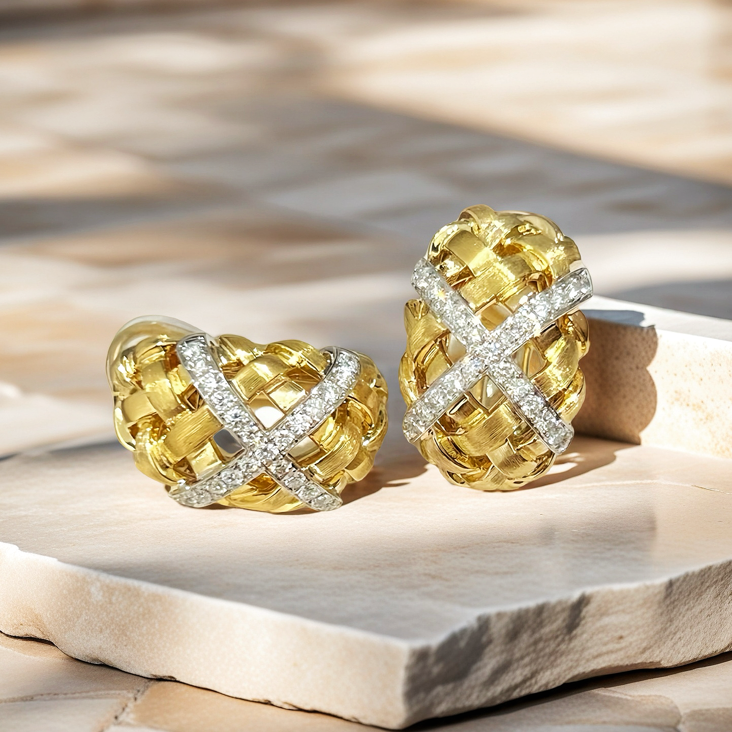 Weaving Vintage 18k Gold Diamond Earring (Item No. VT014)