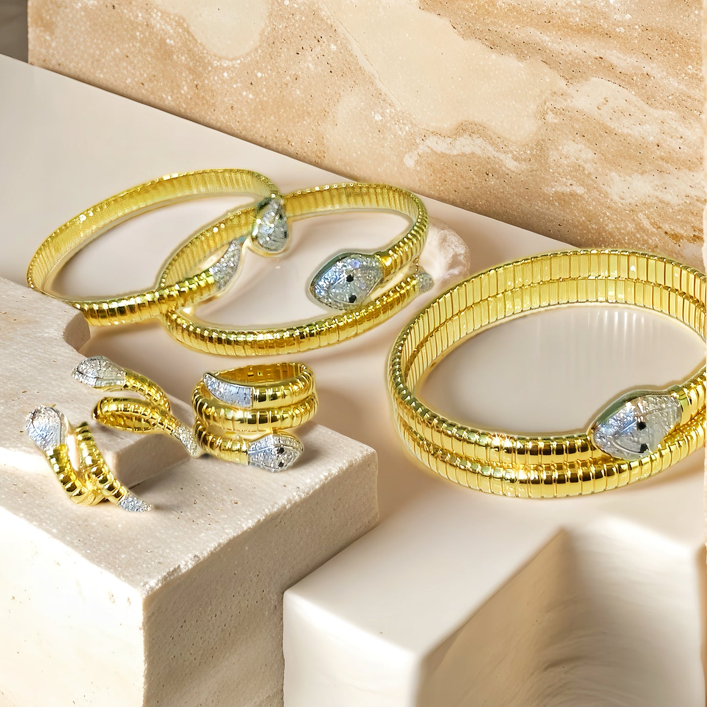 Snake 18k Gold Diamond Earring (Item No. VT249)