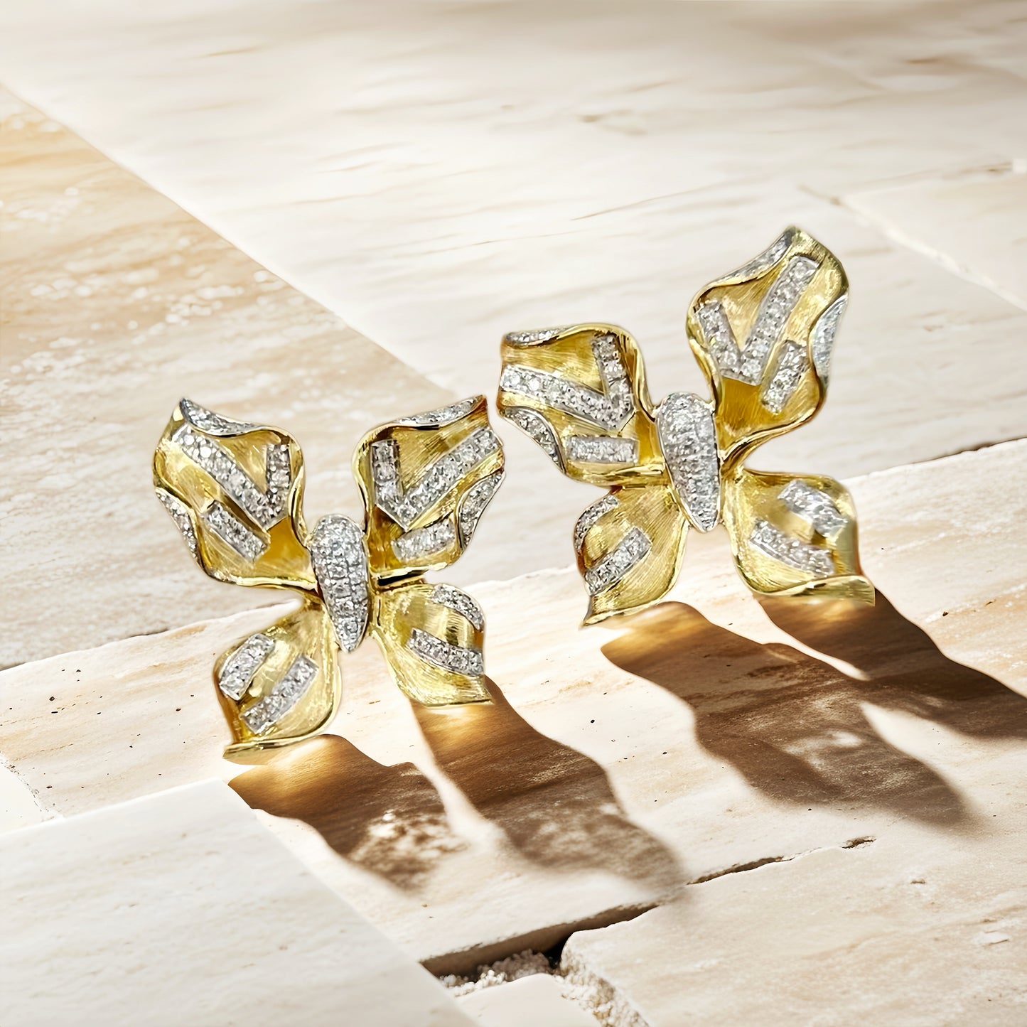 Butterfly 18k Gold Diamond Earring (Item No. VT238)
