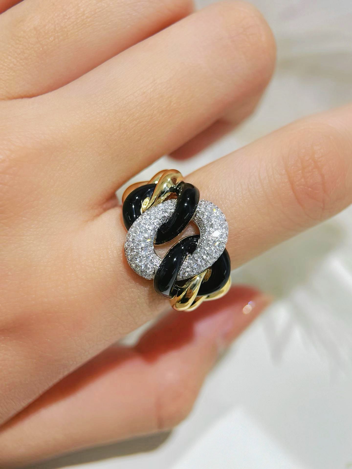 Enamel 18k Gold Diamond Ring (Item No. VT469)