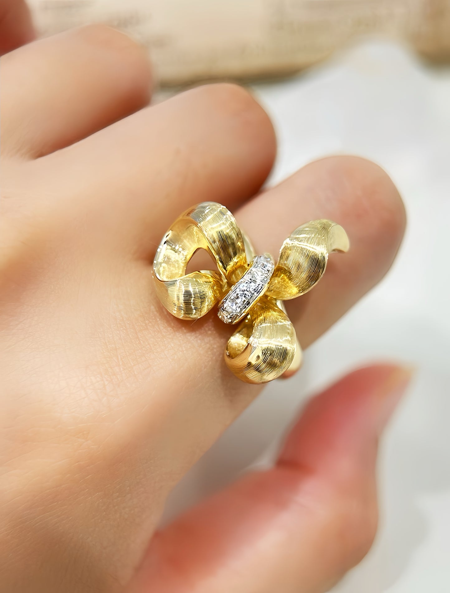 Butterfly 18k Gold Diamond Ring (Item No. VT331)