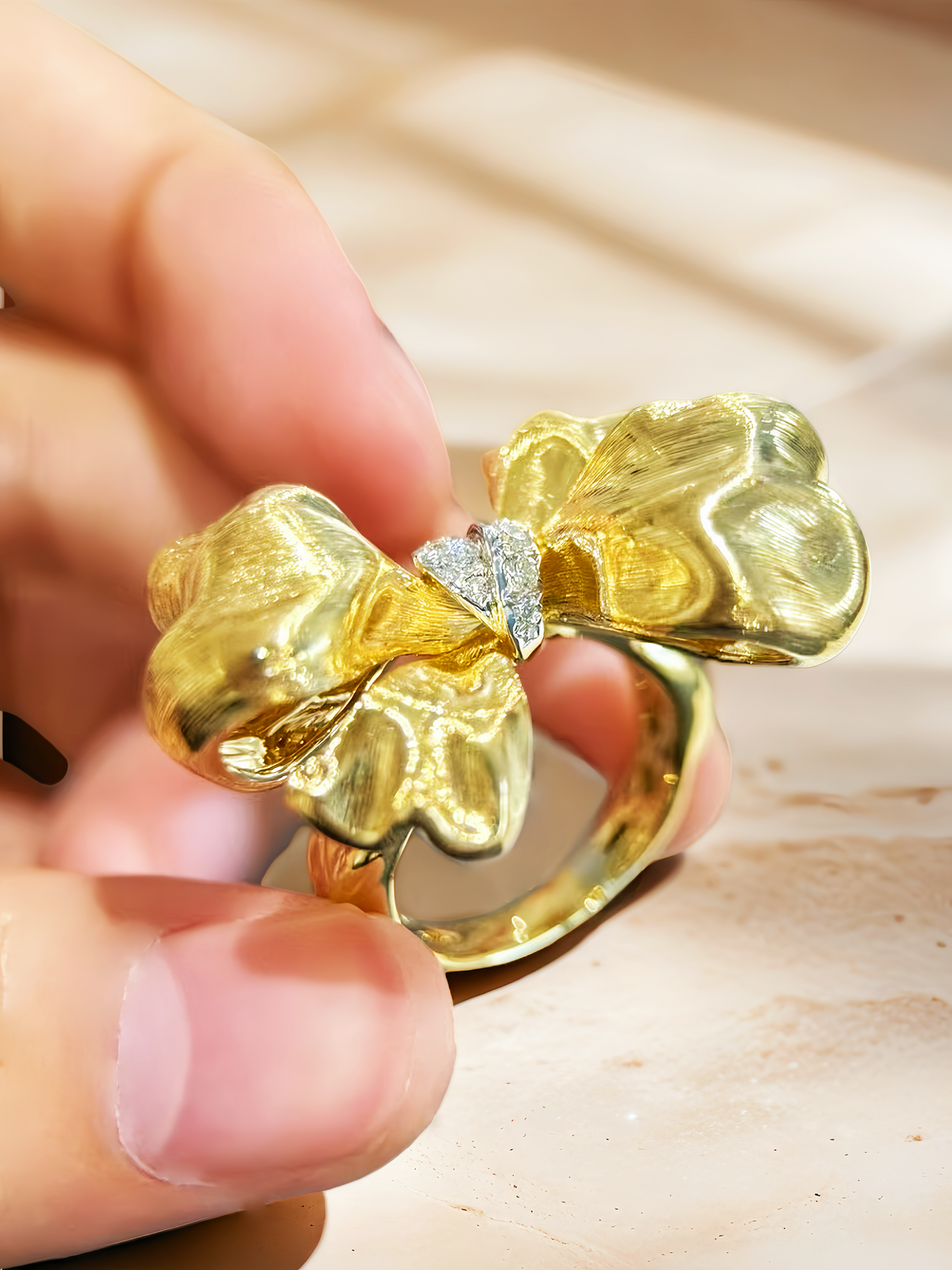 Butterfly 18k Gold Diamond Ring (Item No. VT242)