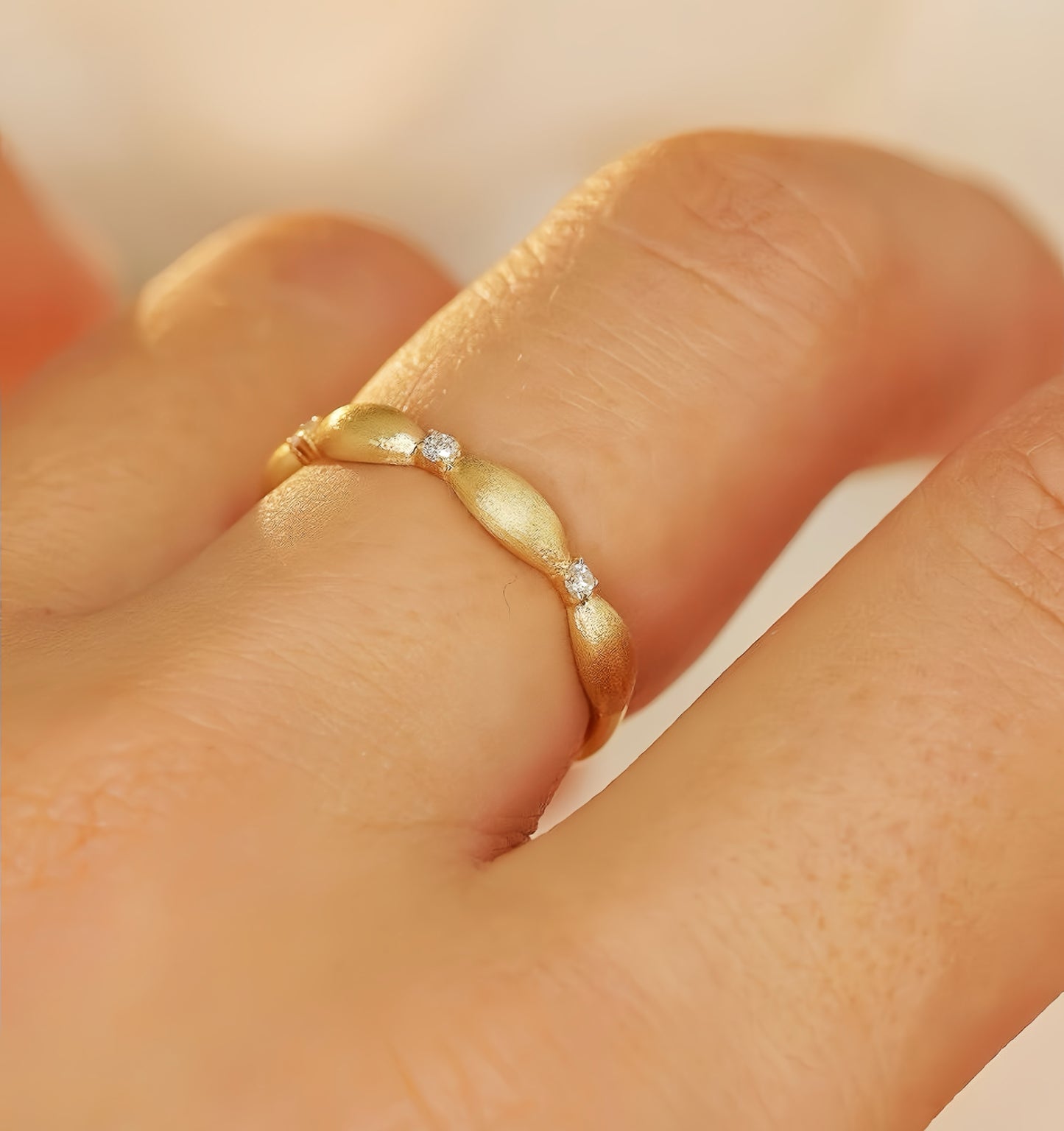 Vintage 18k Gold Diamond Ring (Item No. VT044)