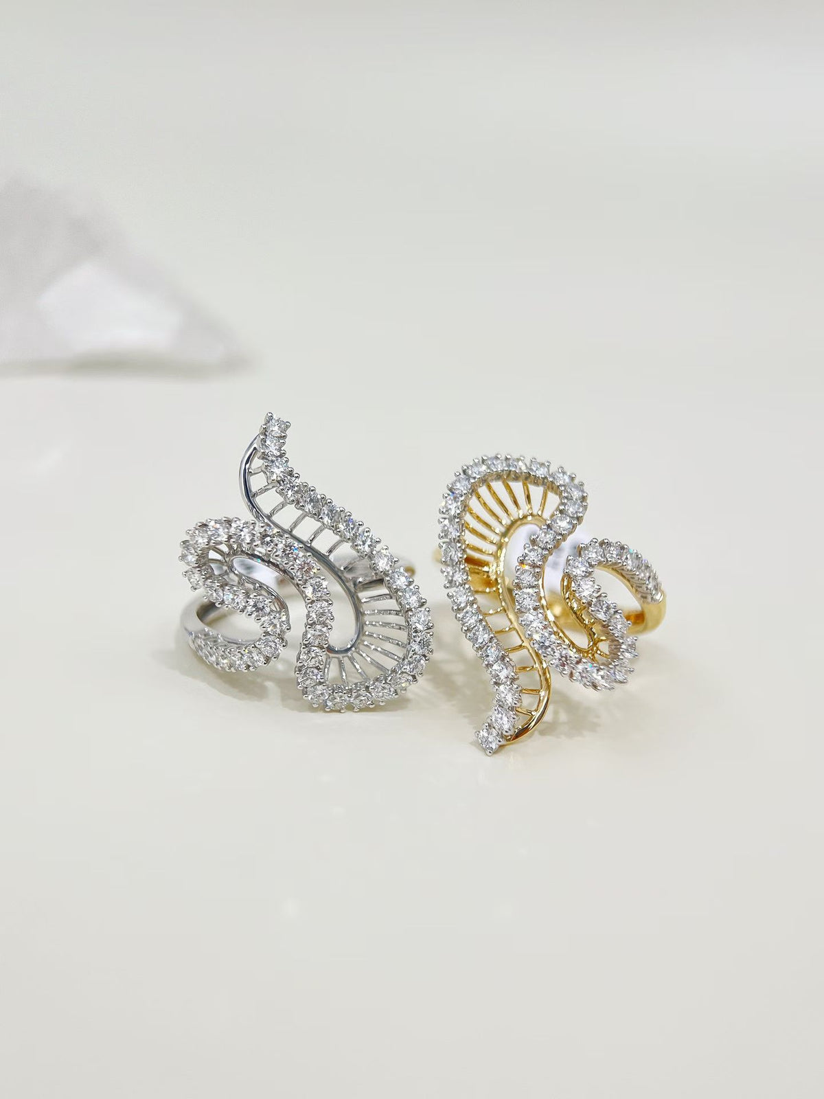 Vintage 18k Gold Diamond Ring (Item No. VT503)
