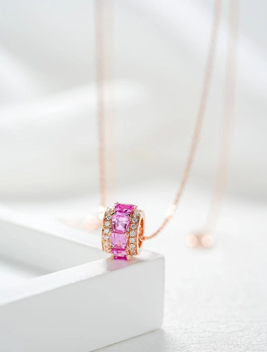 Rainbow Sapphire 18k Gold Pendant (Item No. SA048)