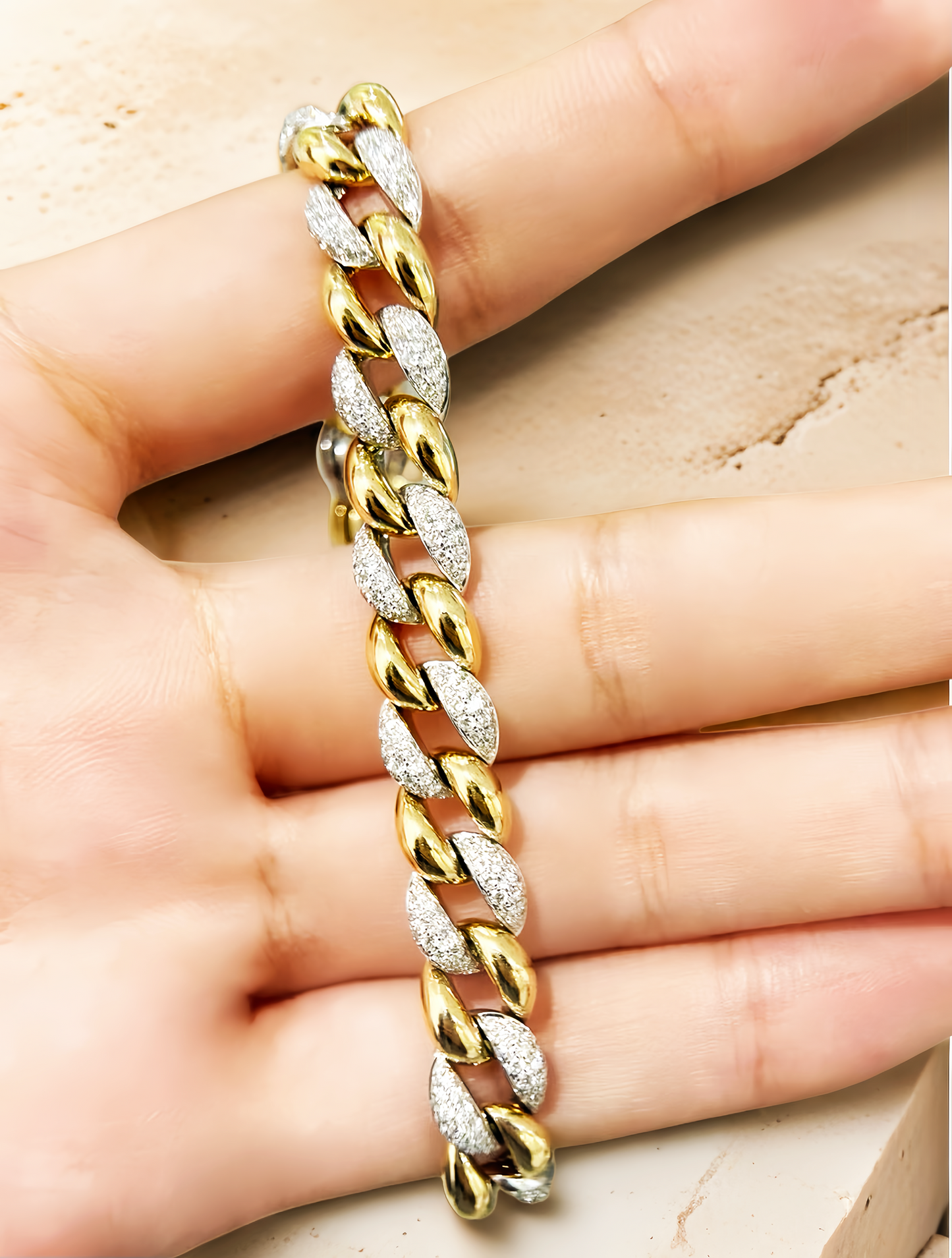 Cuban Link 18k Gold Diamond Bracelet (Item No. VT245)