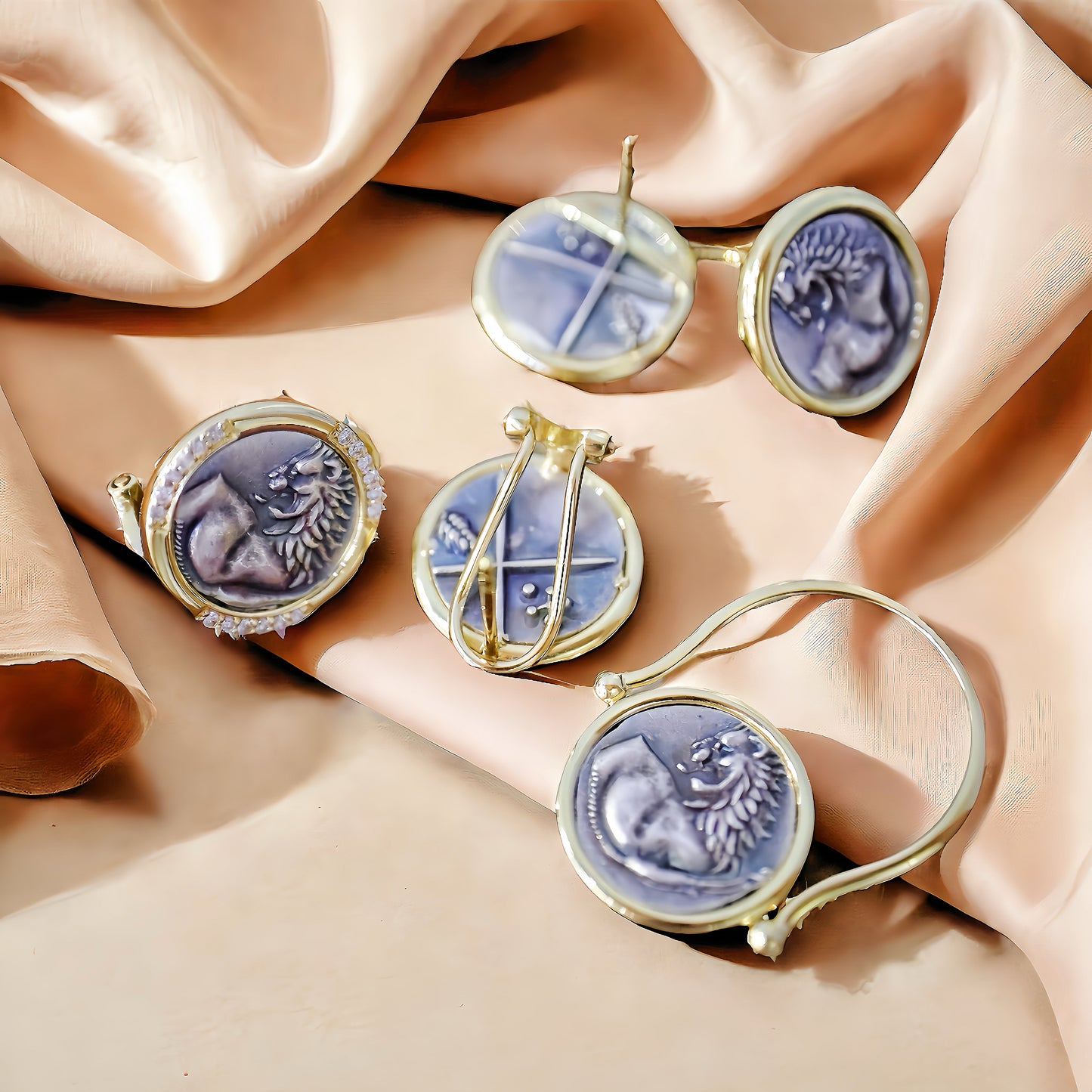 Lion Ancient Coin Medallion 18K Gold Collection (Item No. COIN009)