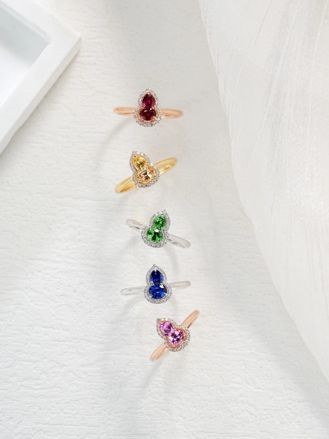 Rainbow Sapphire 18k Gold Ring (Item No. SA068)