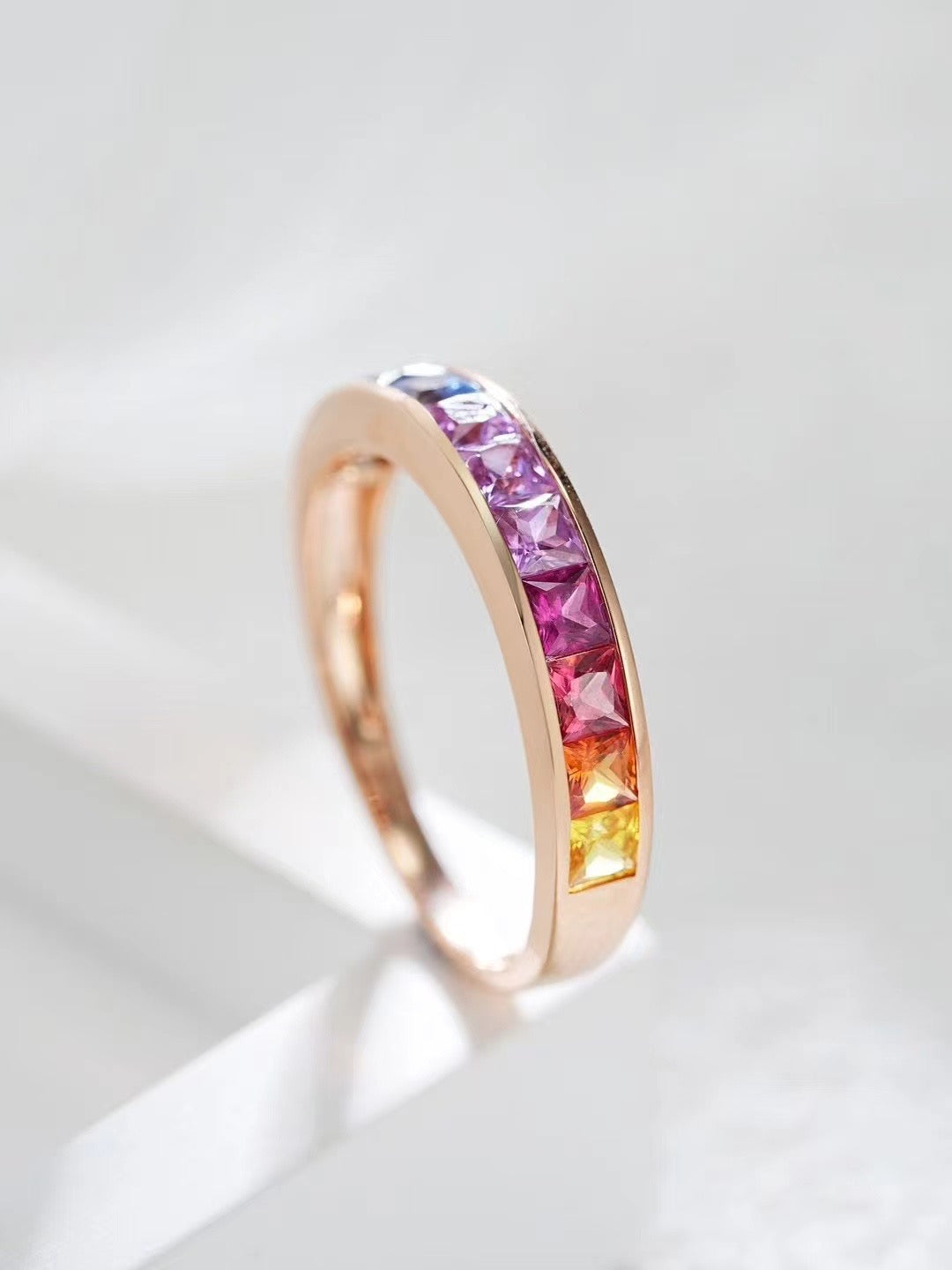 2.5mm Rainbow Sapphire 18k Gold Ring (Item No. SA111)