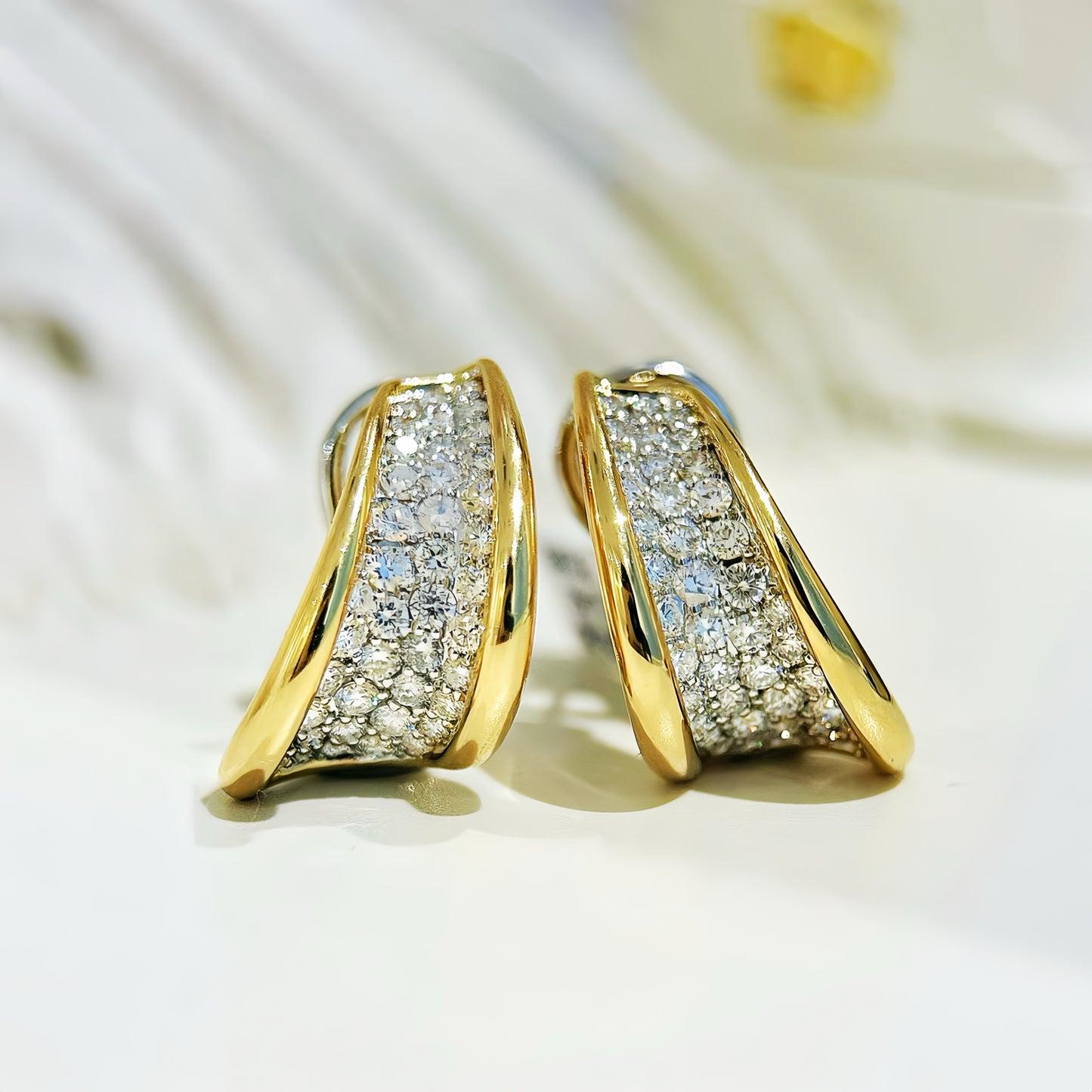 Vintage 18k Gold Diamond Earring (Item No. VT438)