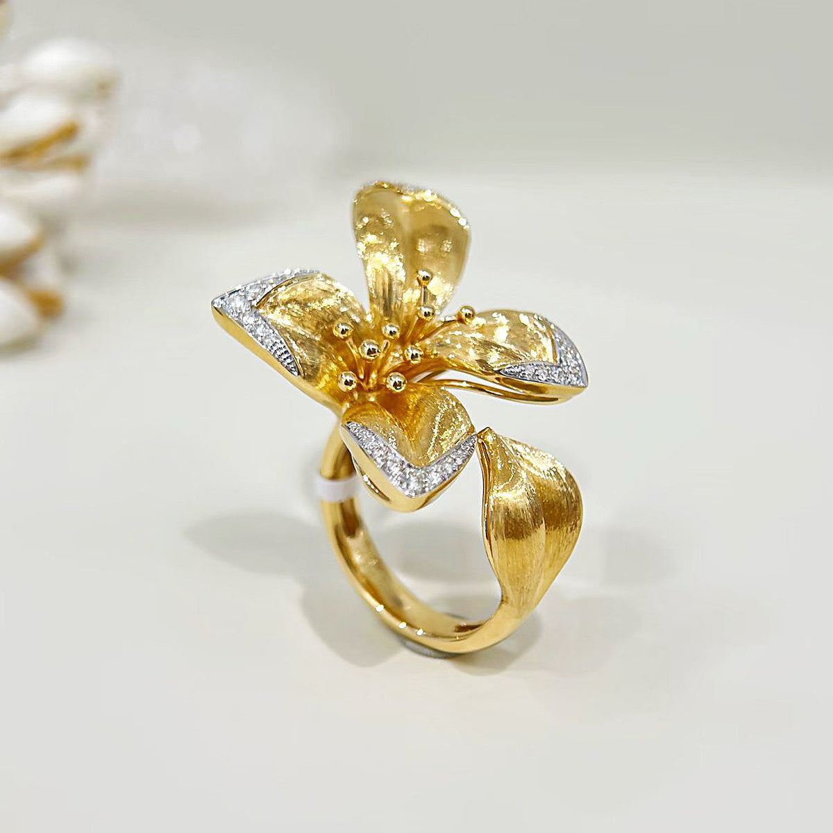 Vintage 18k Gold Diamond Ring (Item No. VT527)