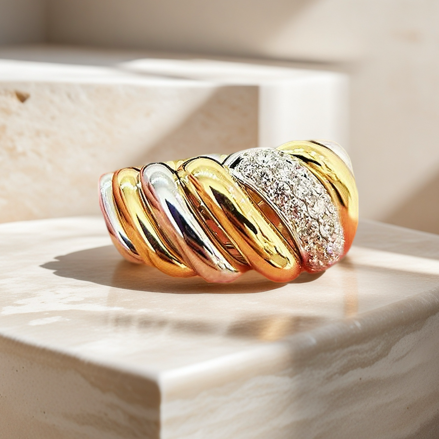 Vintage 18k Gold Diamond Ring (Item No. VT019)