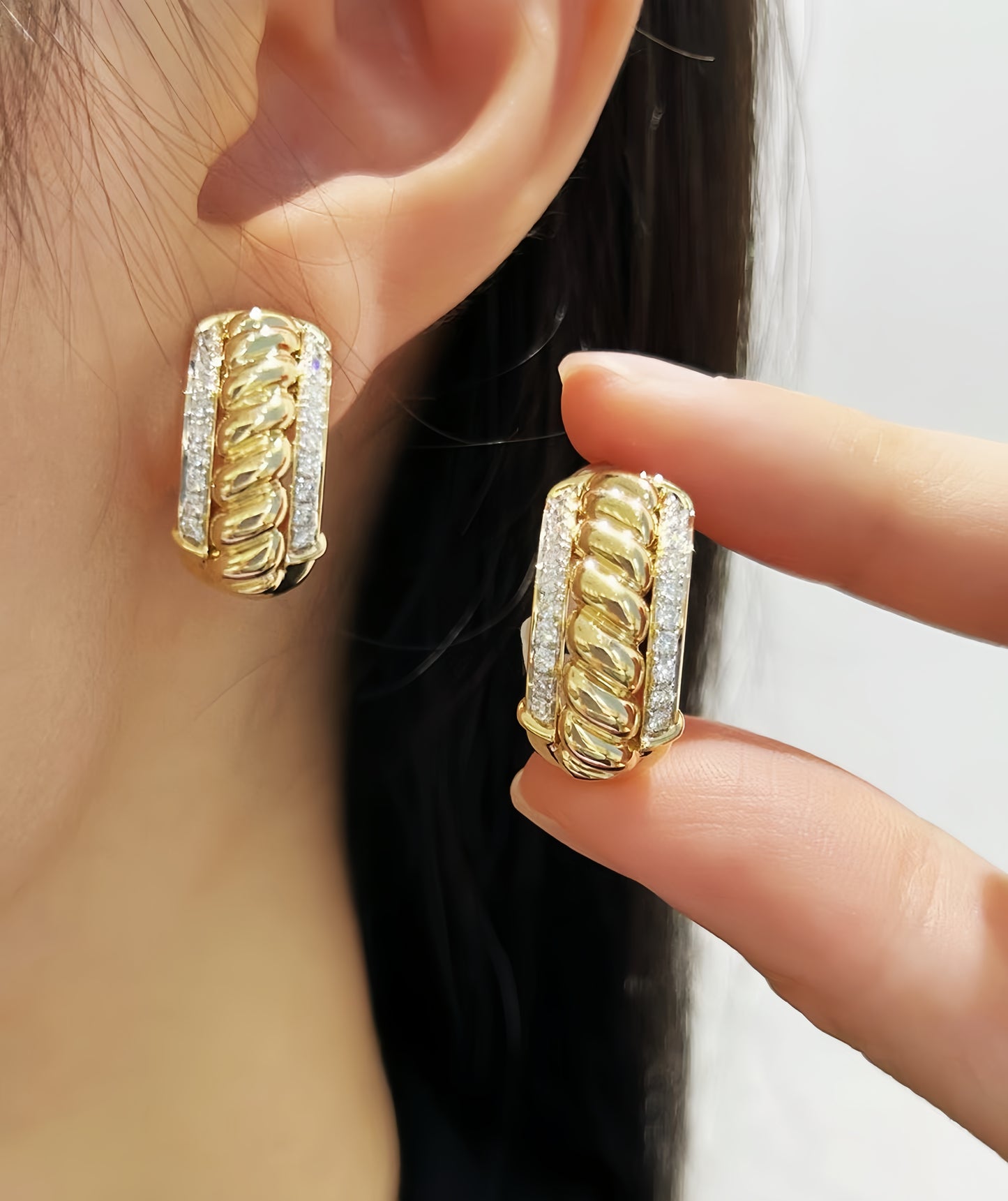 Vintage Weaving 18k Gold Diamond Earring (Item No. VT144)