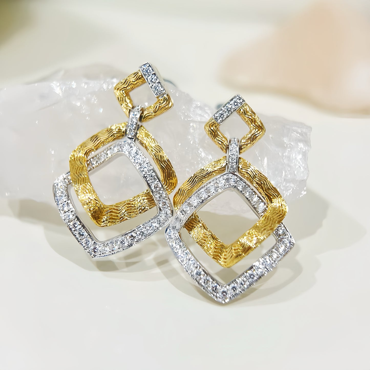 Vintage 18k Gold Diamond Earring (Item No. VT328)