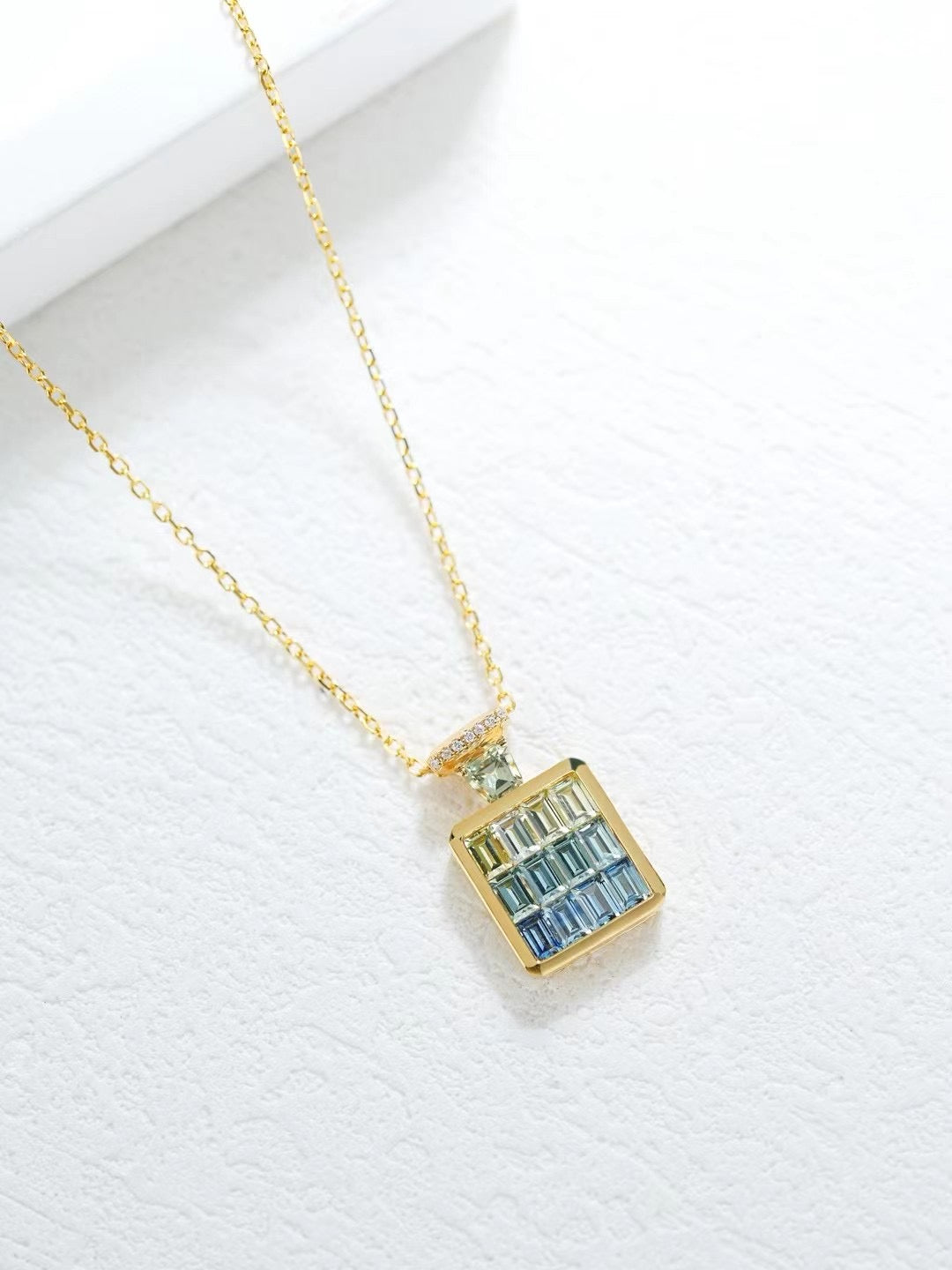 Rainbow Sapphire 18k Gold Pendant (Item No. SA091)