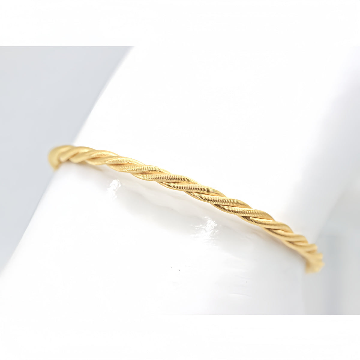 Twisted 18K Gold Bracelet (Item No. SH101CB)