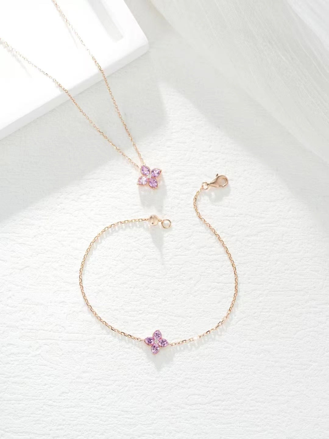 Four Leaf Clover Rainbow Sapphire 18K Gold Bracelet (Item No. SA040)