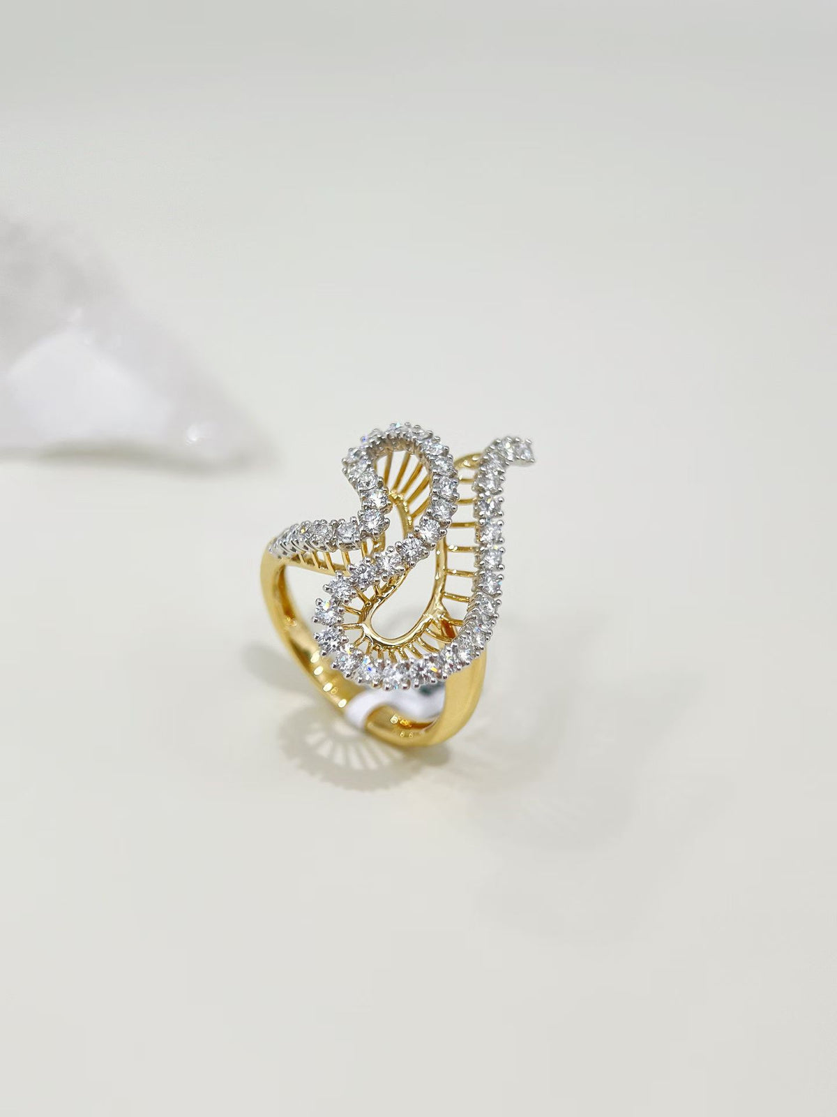 Vintage 18k Gold Diamond Ring (Item No. VT503)