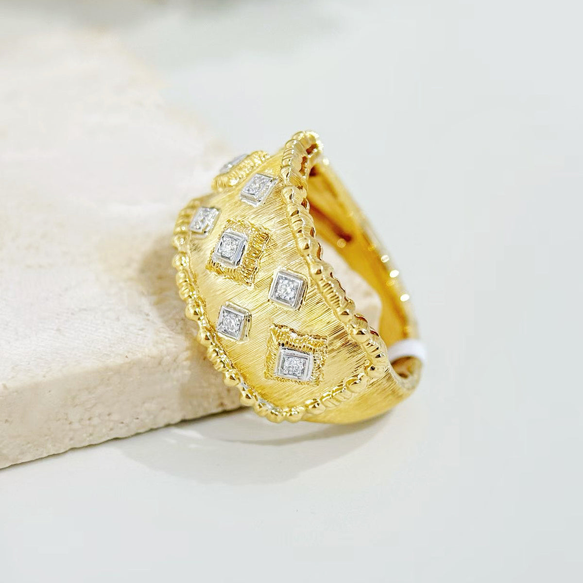 Vintage 18k Gold Diamond Ring (Item No. VT529)