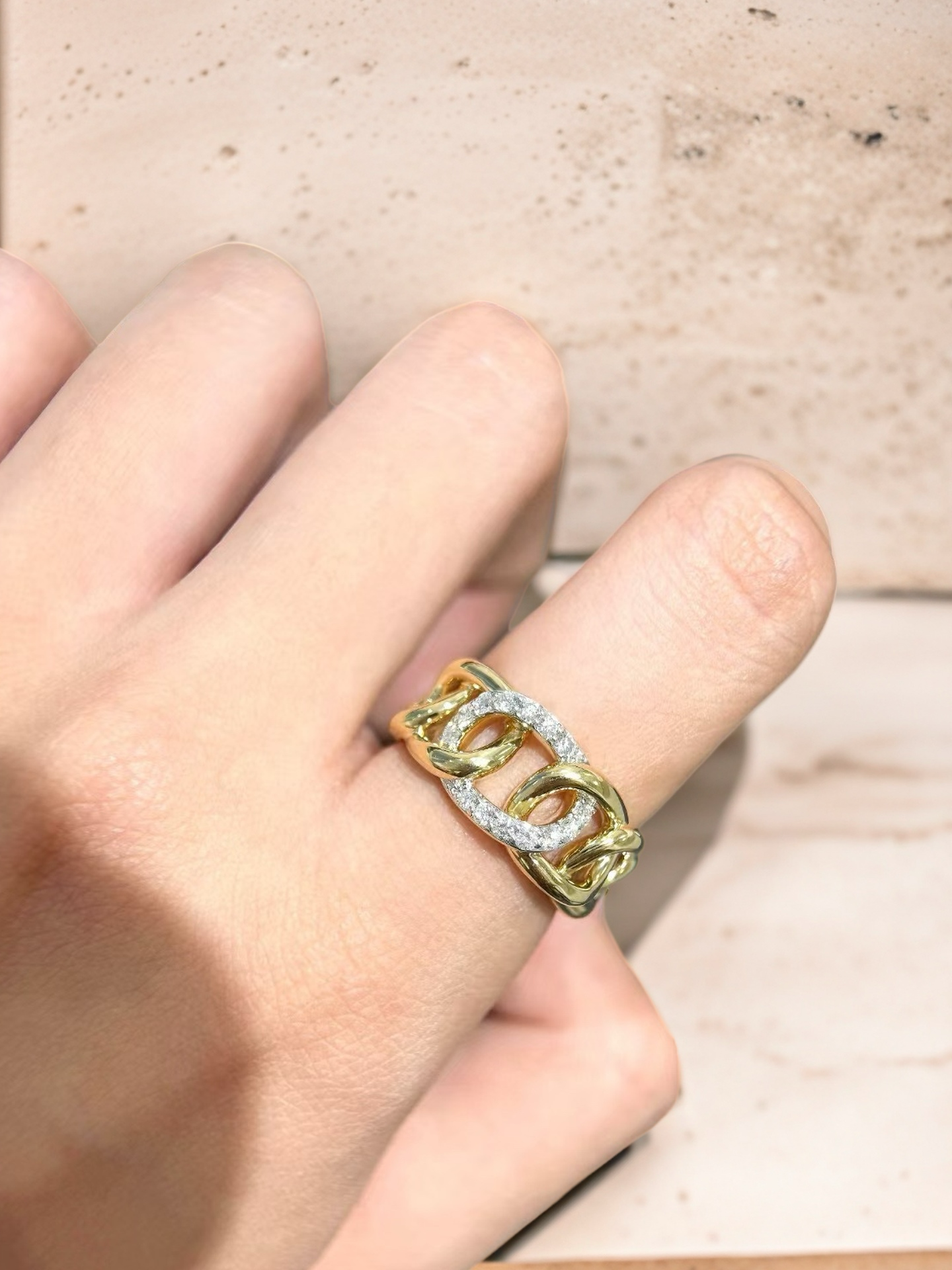 Vintage 18k Gold Diamond Ring (Item No. VT256)