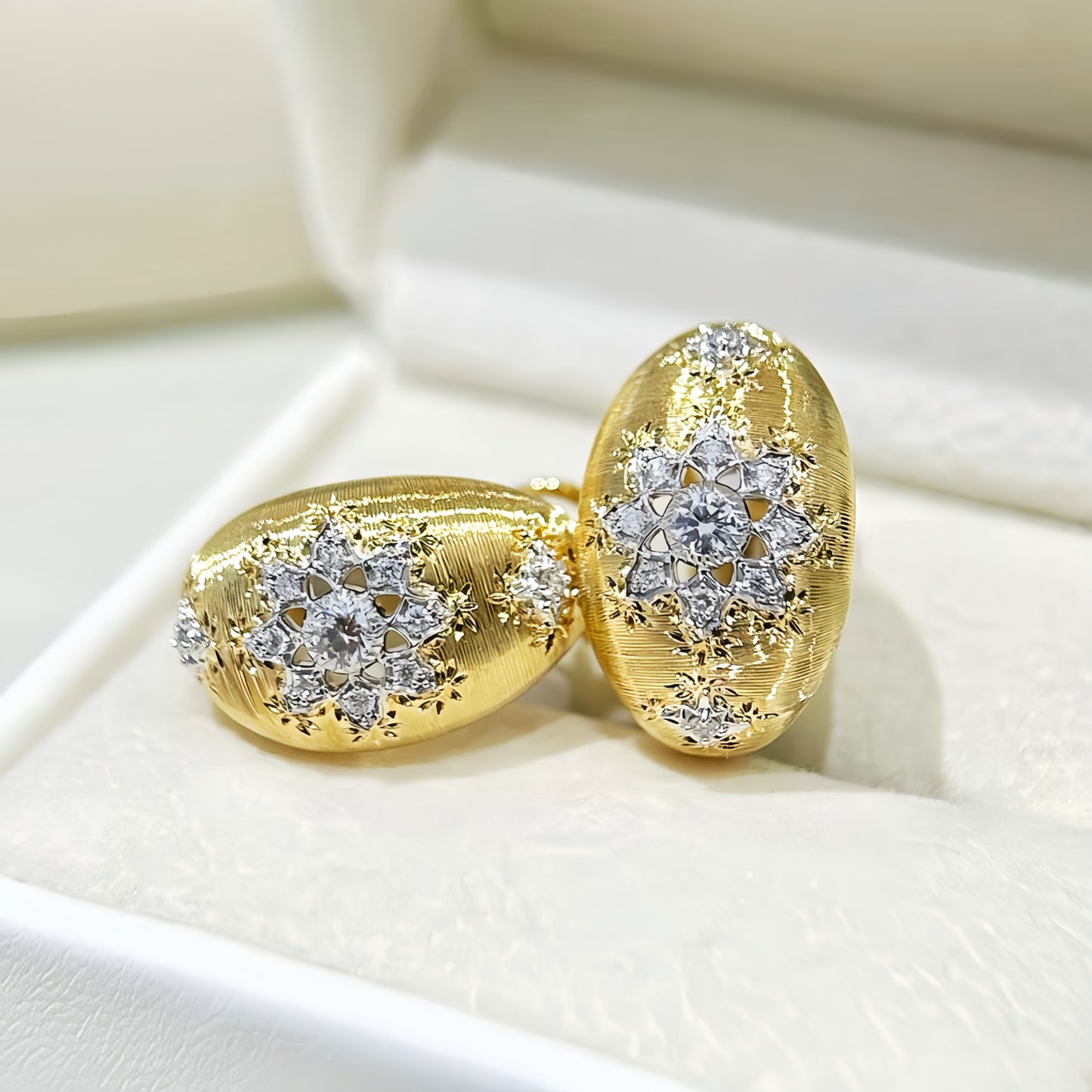 Vintage 18k Gold Diamond Earring (Item No. VT402)