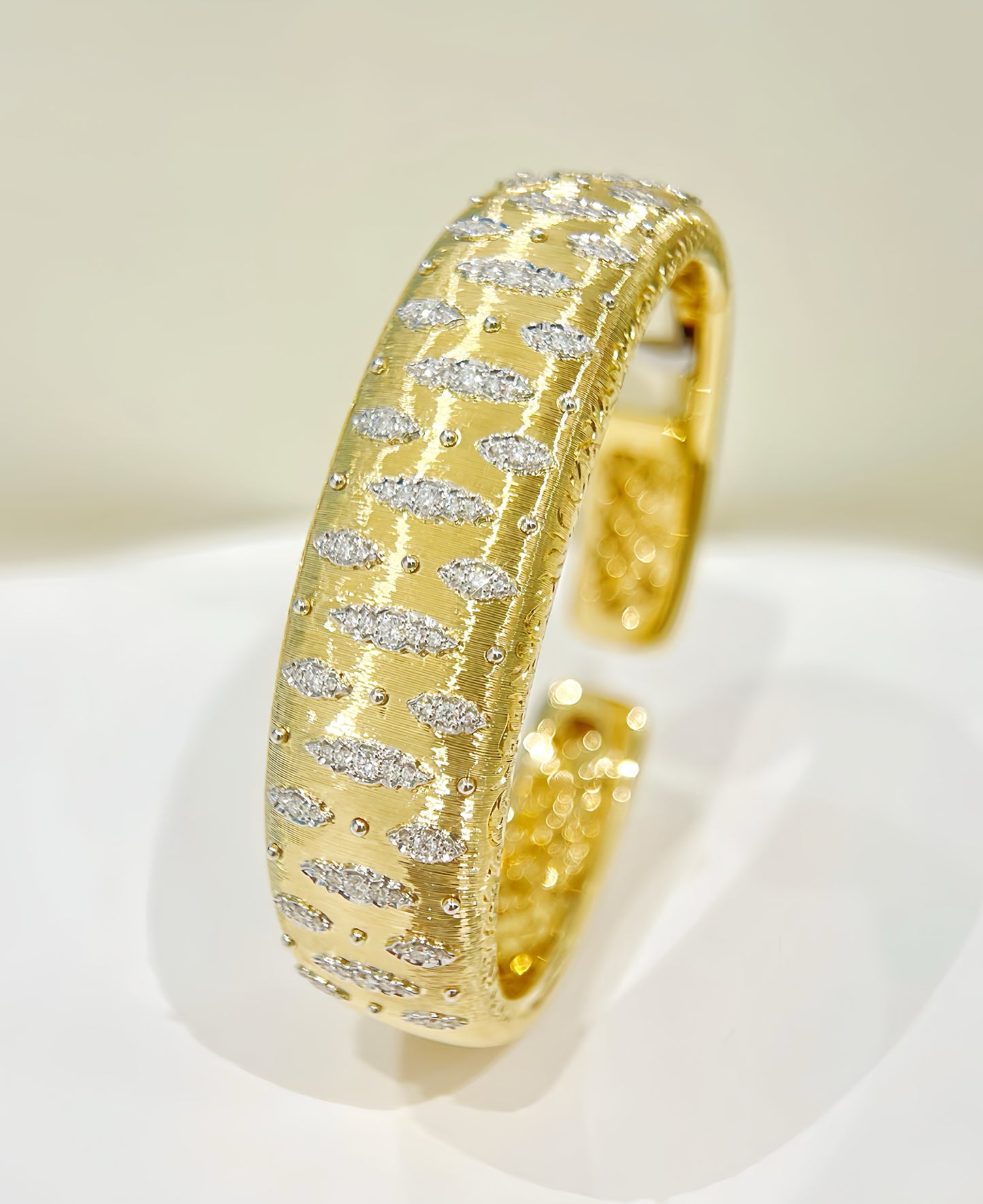 Vintage 18k Gold Diamond Bracelet (Item No. VT350)